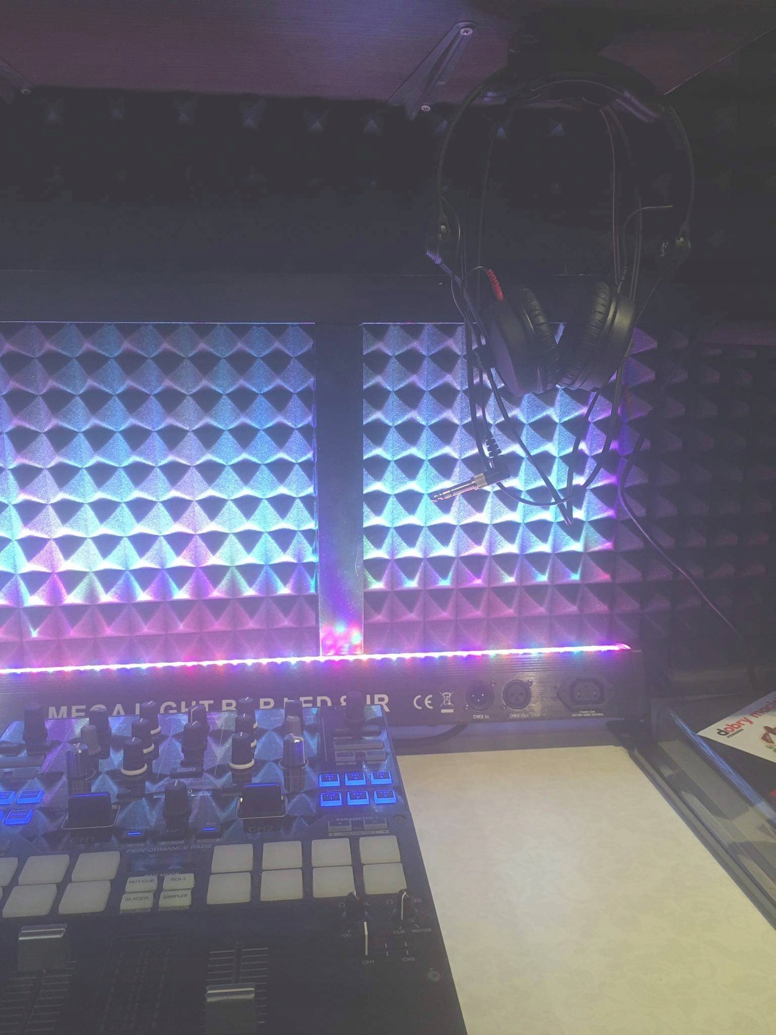 Wieszak na słuchawki pólka , blat , studio EAN (GTIN) 0606707009959