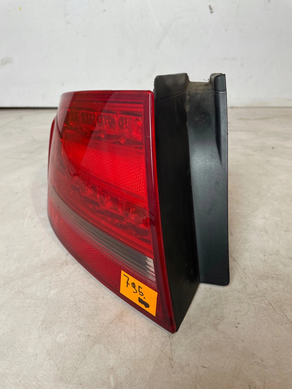 light rear part rear left w fender Audi A4 B8 Led sedan