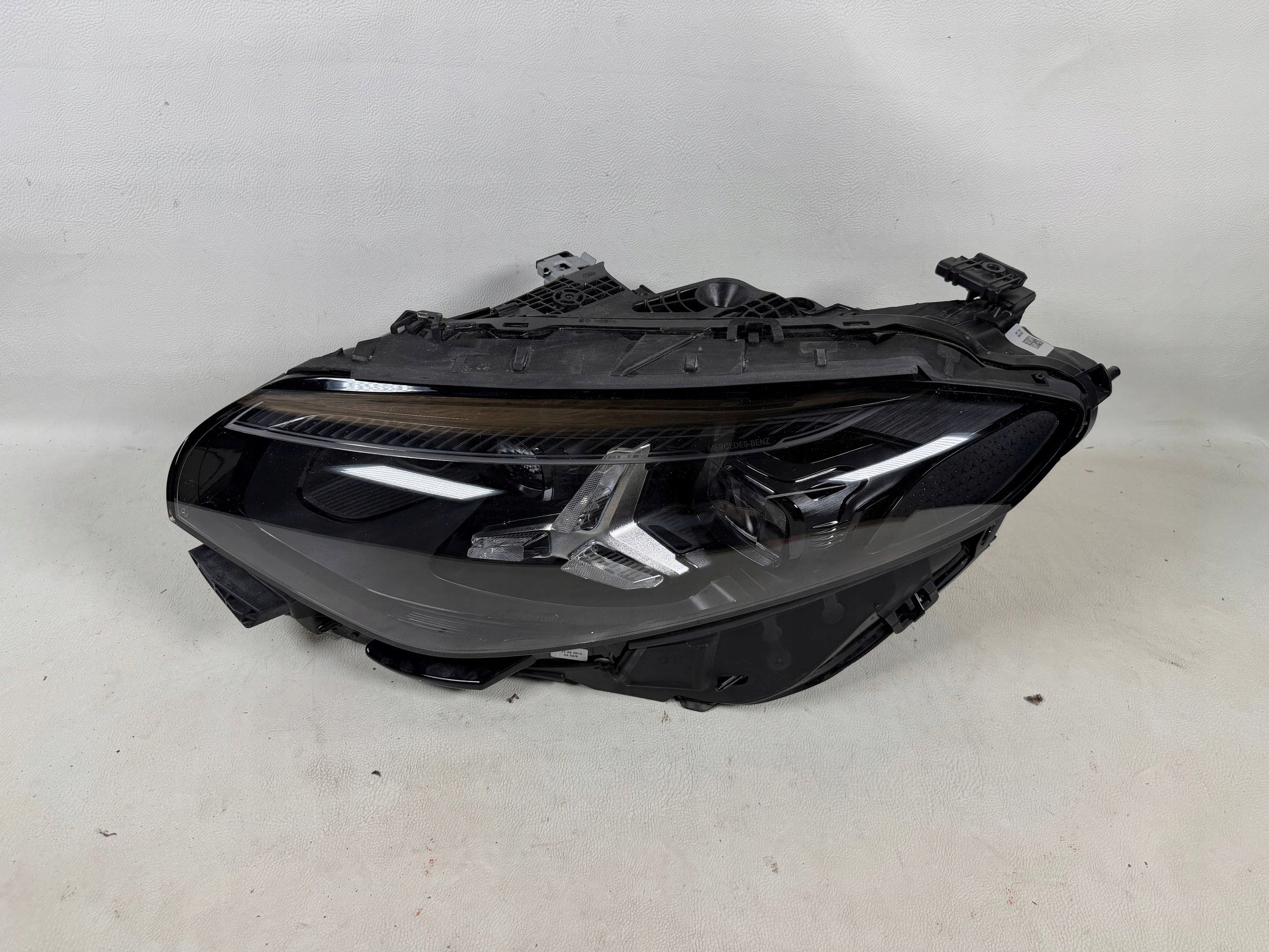 Mercedes CLA A174 25- light Multibeam left front front