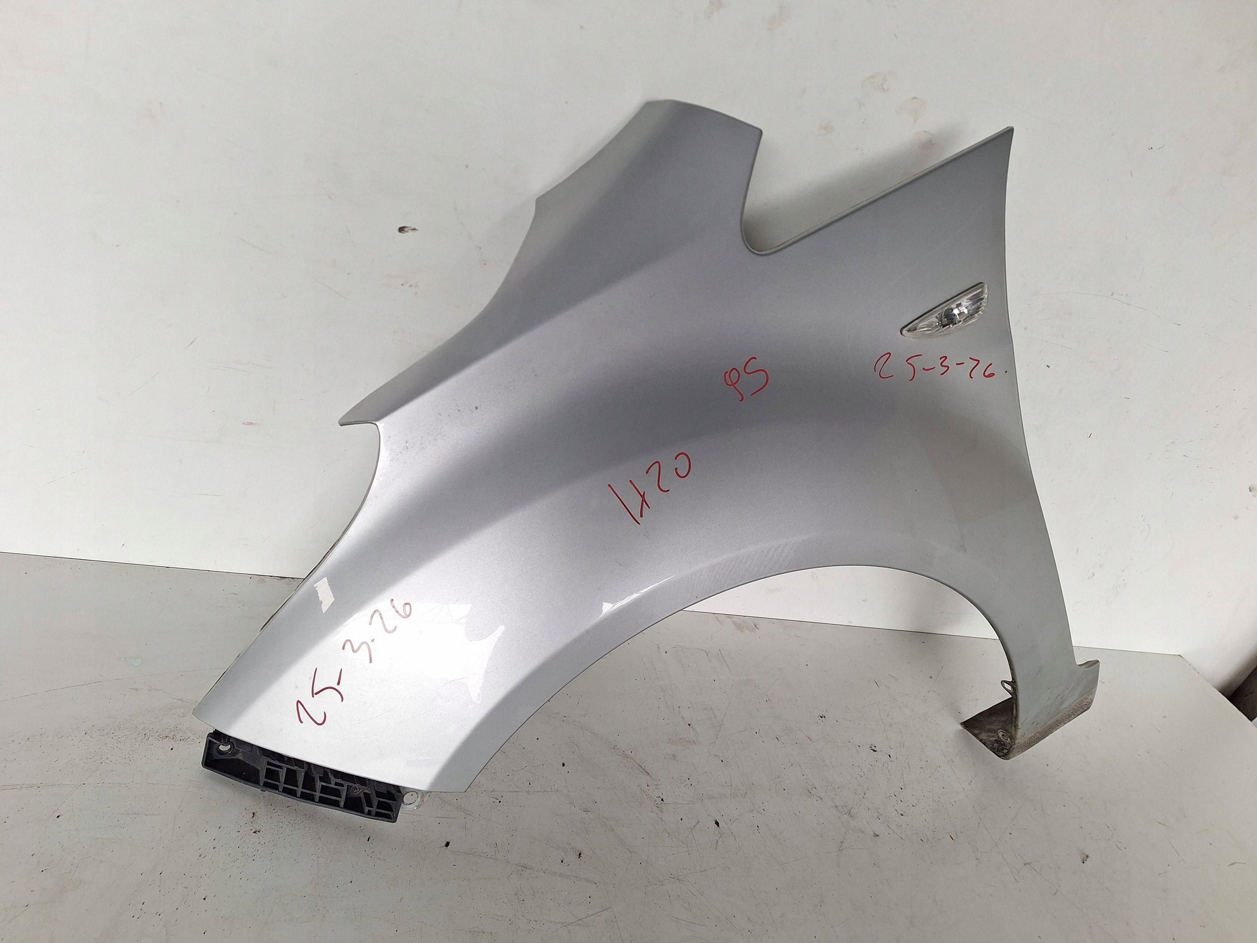 HYUNDAI IX20 10-14 Aile Gauche