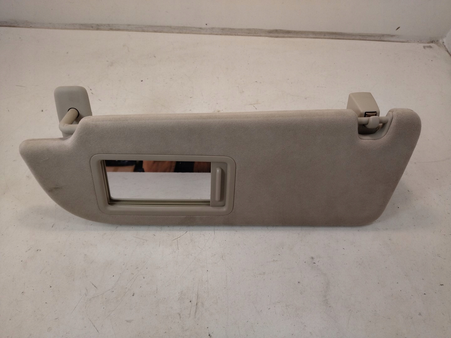 4M0858833B OSŁONA PRZECIWSŁONECZNA DASZEK LEWY AUDI Q7 2015-2019r Producent części Audi OE