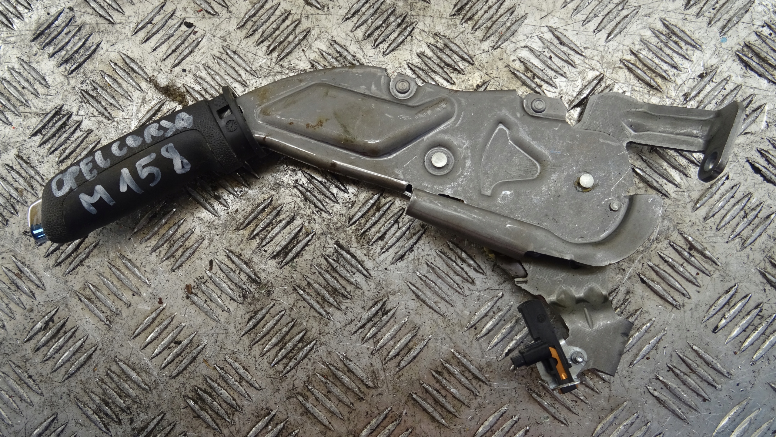 páčka elektrická brzda OPEL CORSA E 39141241 nr M158