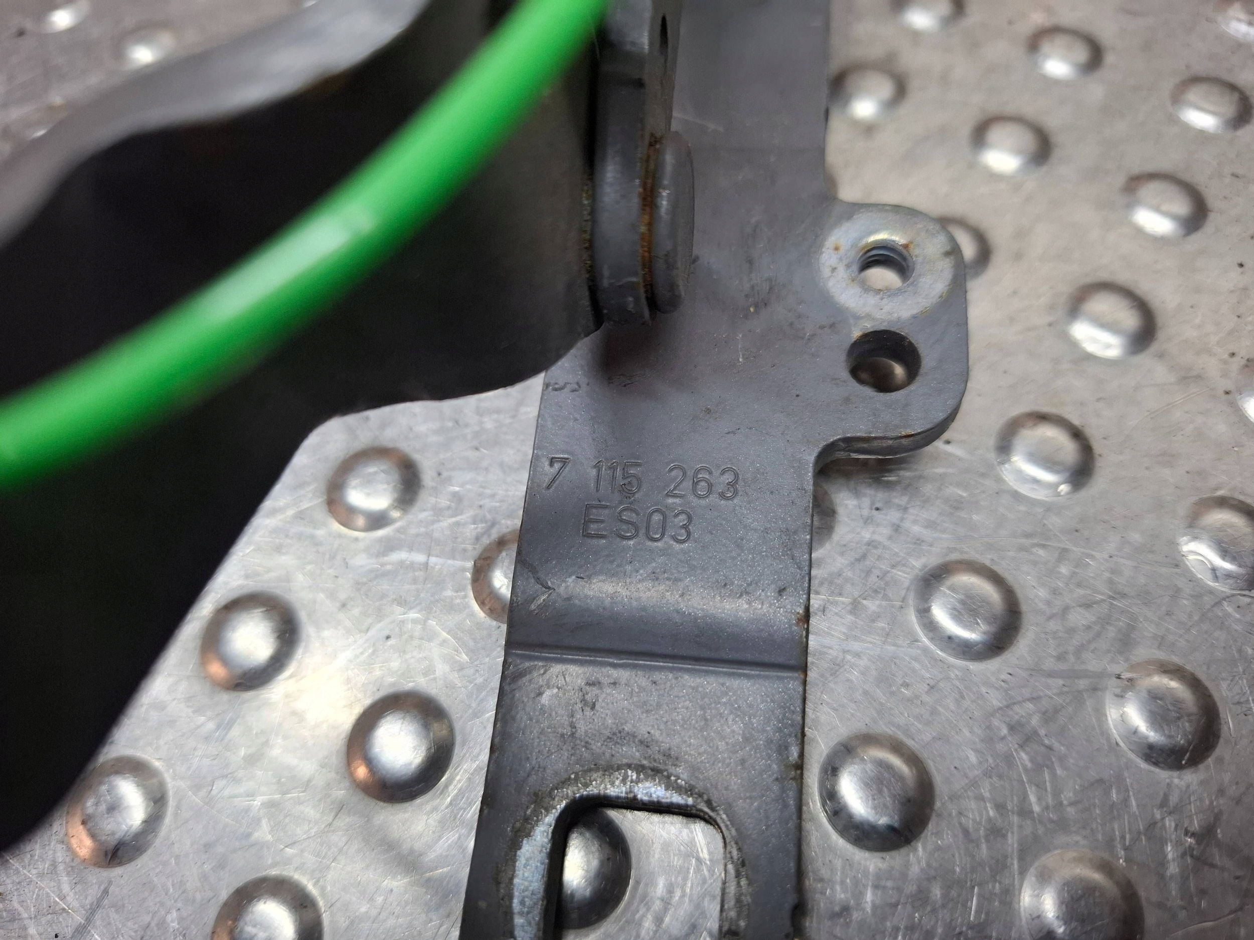 Charnière du capot Gauche Avant 7115263 BMW E90 E91 E92 E93