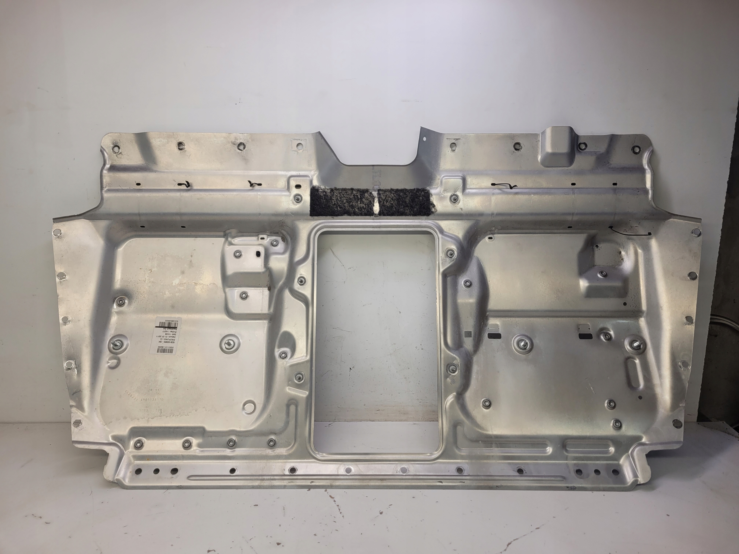 SCIANA PRZEGRODA boot AUDI A8 D4 4H0813501D