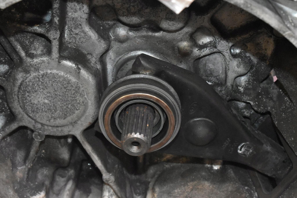 CAMBIO R71773 KIA CEED 1 e 1.6 16V 122 KM 07-10