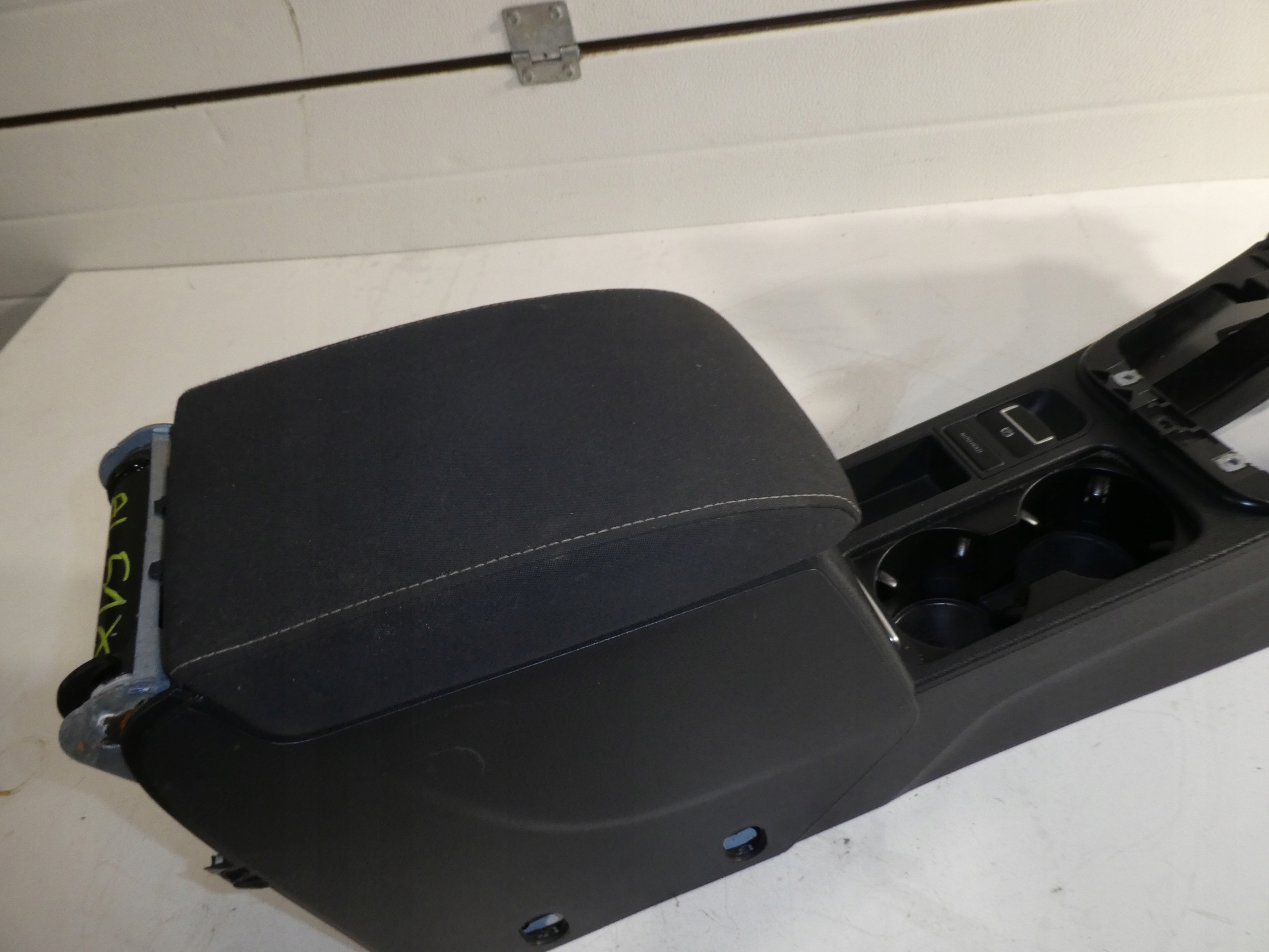 TUNEL armrest VW TIGUAN plus 5NO864251B