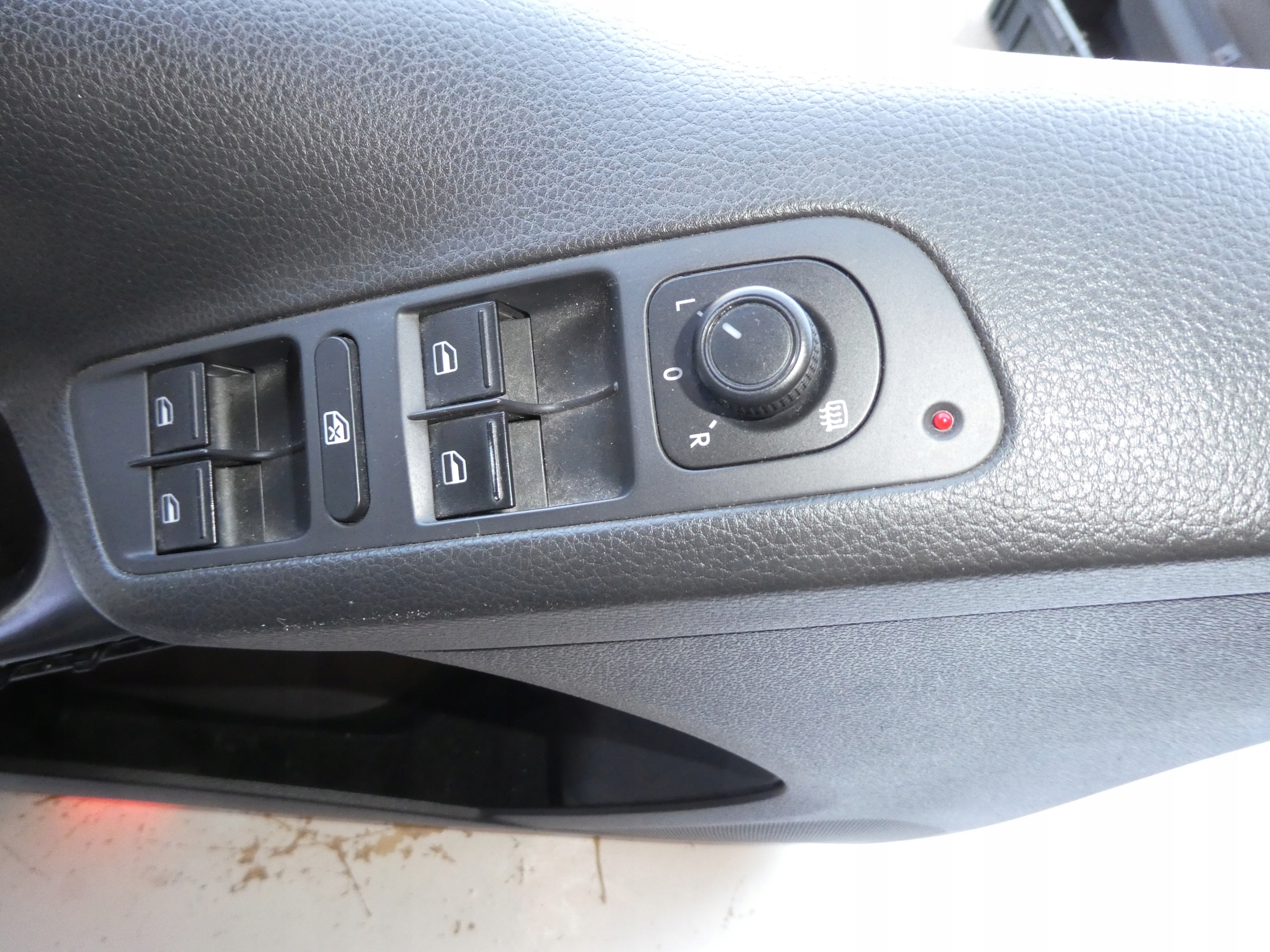 VW TIGUAN and 5N side door left front 5N0867011