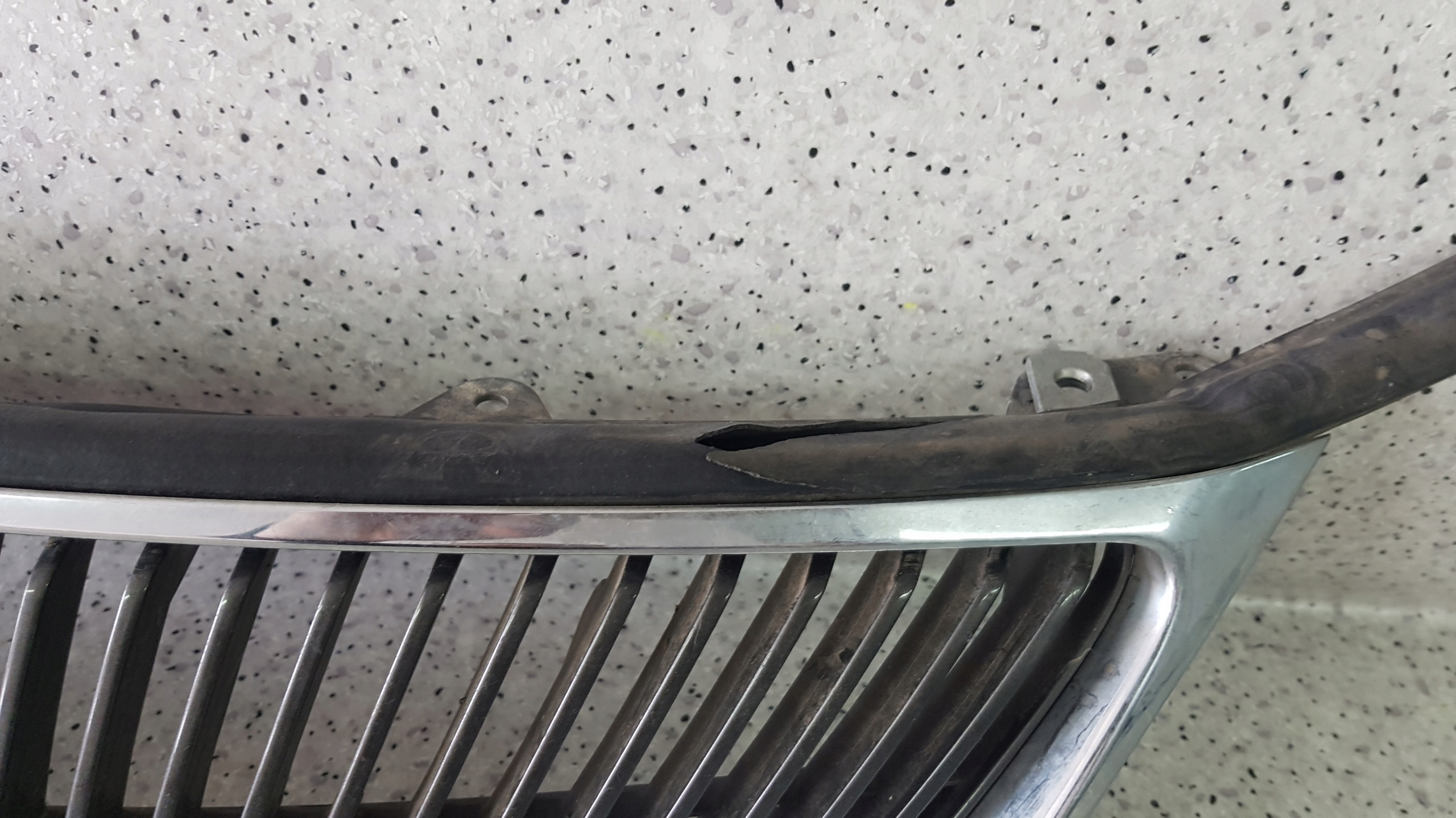 LEXUS IS II Grill Grill D 9426