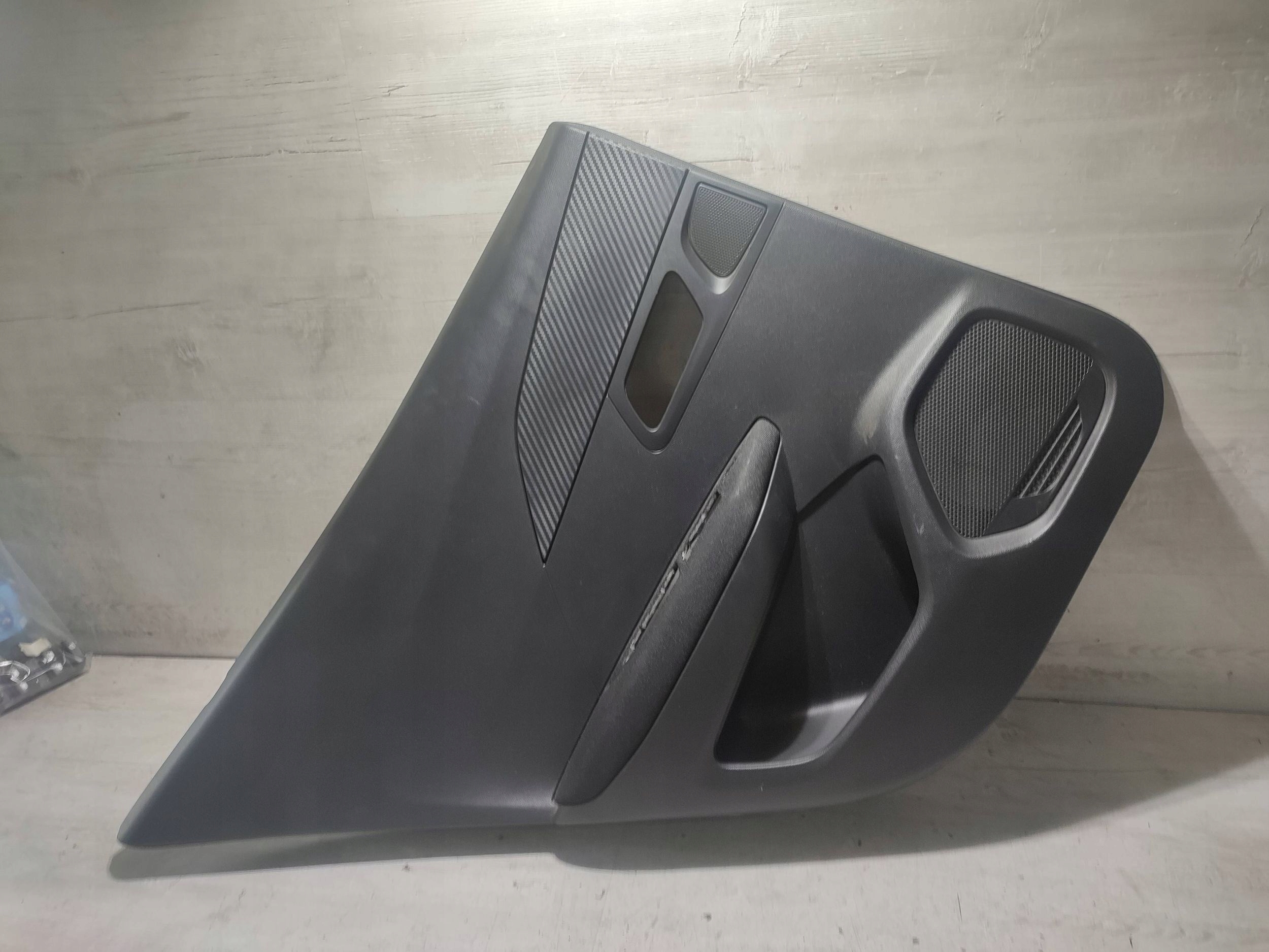 Peugeot 2008 II 2020 rear part side left side / side door tylnych