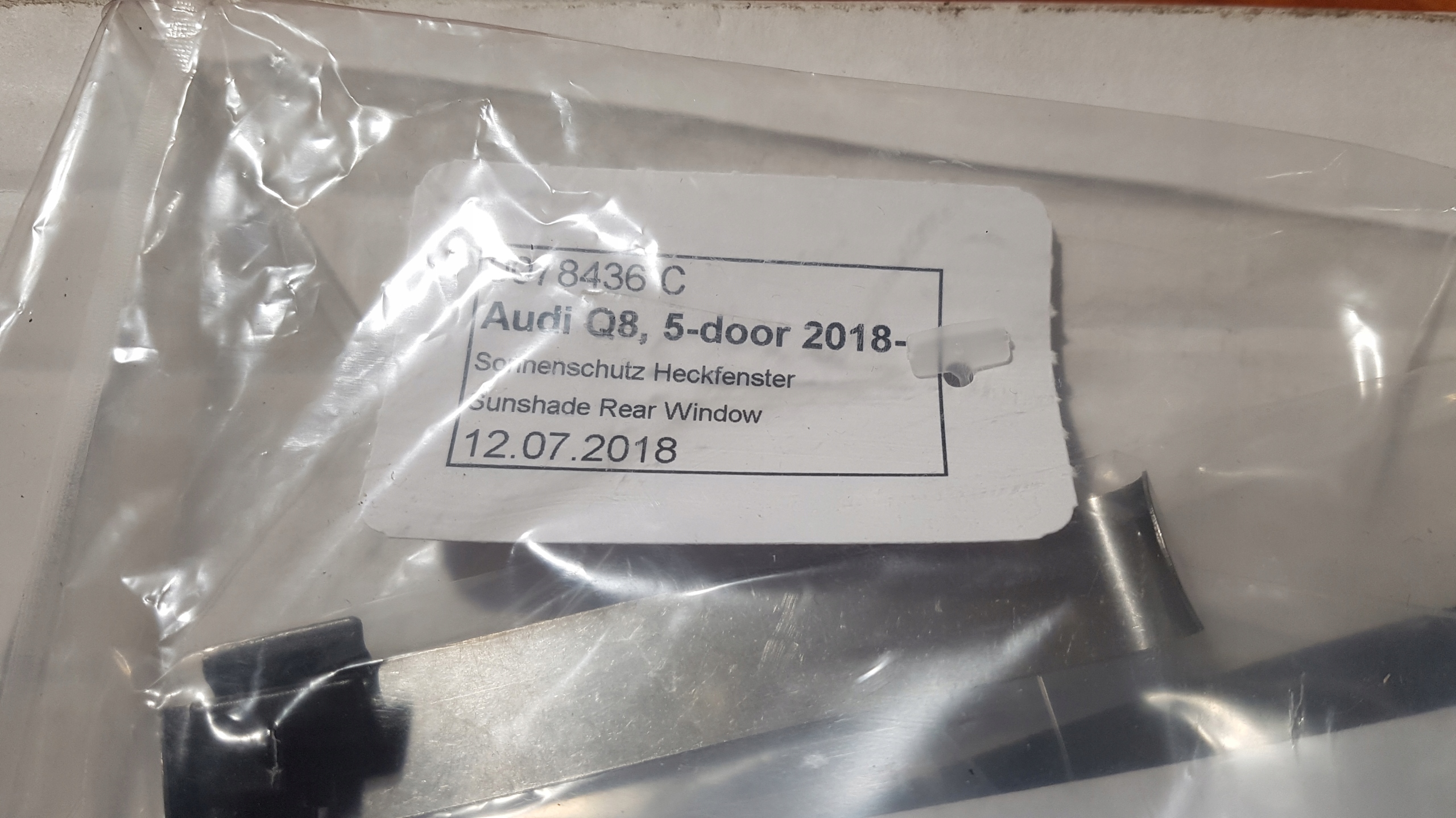 ZESTAW OCHRONY PRZECIWSŁONECZNEJ AUDI Q8 4M8064160 NOWY ORYGINAŁ Numer katalogowy producenta 4M8064160