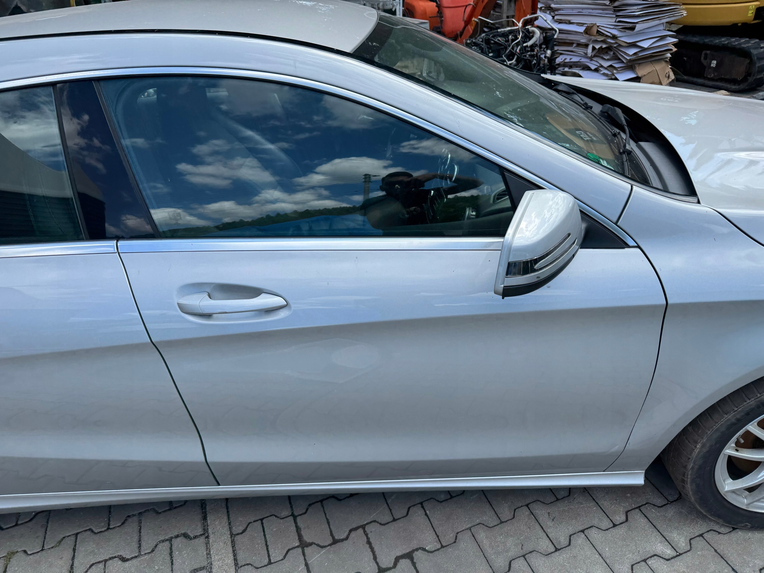MERCEDES CLA W117 door right front complete EU Z OSPRZETEM silver
