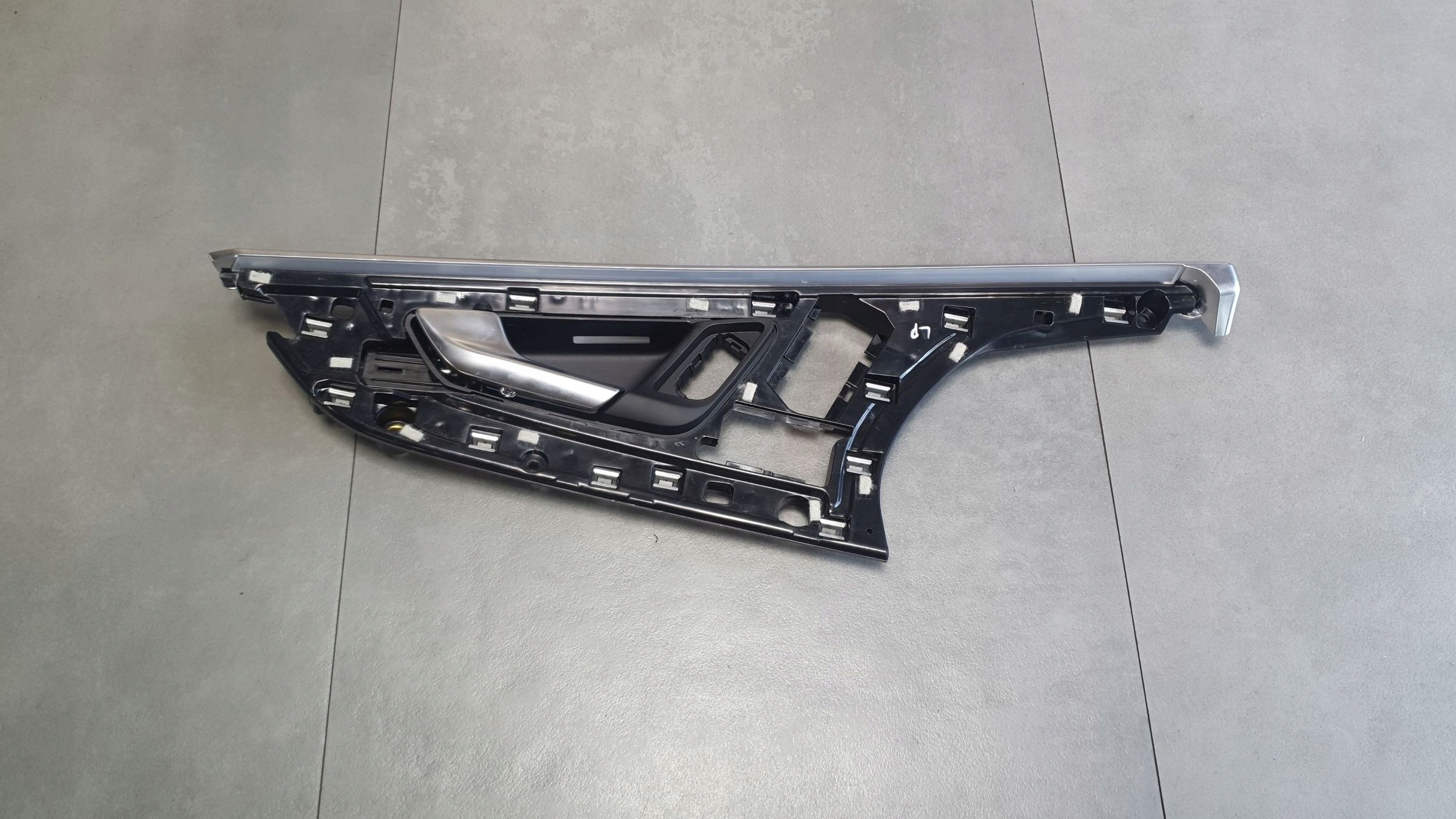 Audi Q8 handle inner left front 4M0837019C