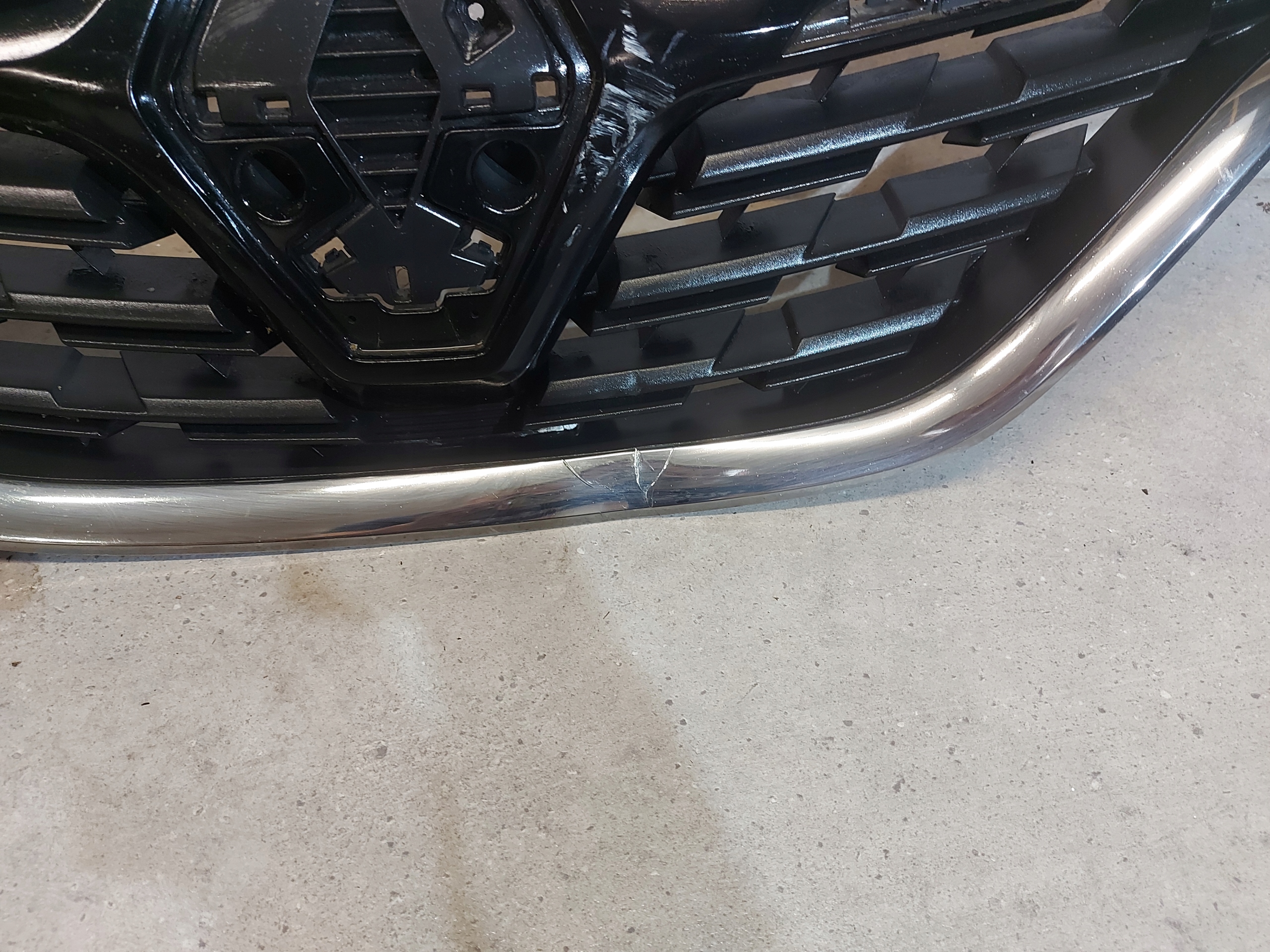 решетка радиатора renault CAPTUR II 2 623105565R