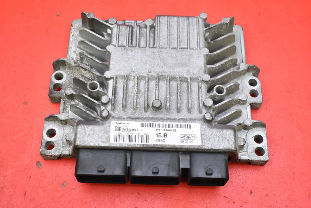 control unit computer of the engine 8V21-12A650-EB FORD FIESTA MK7 1.4 TDCI 68 KM