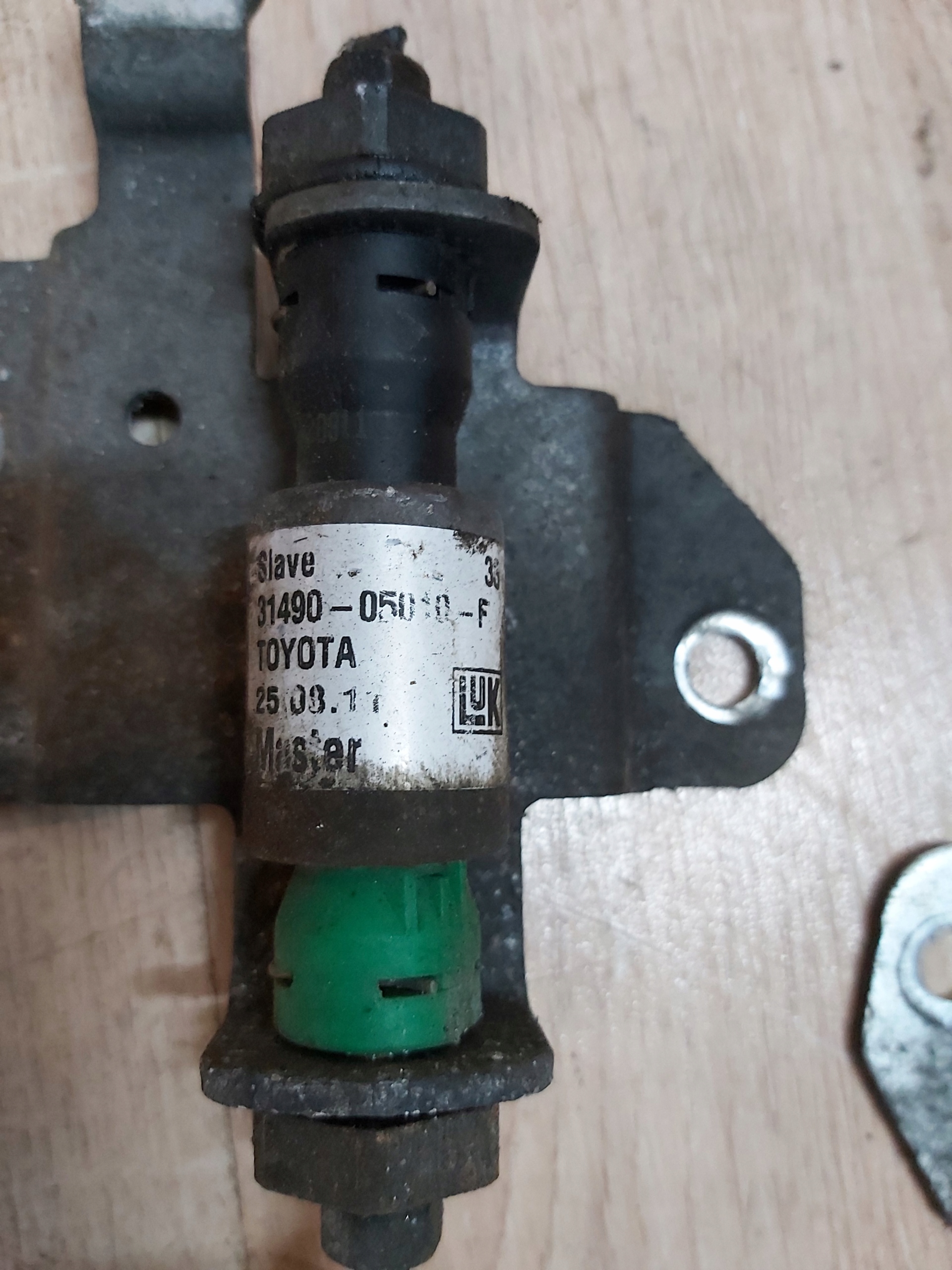 31490-05010 - AVENSIS T25 корректор сцепления 2,0 D4d Corolla