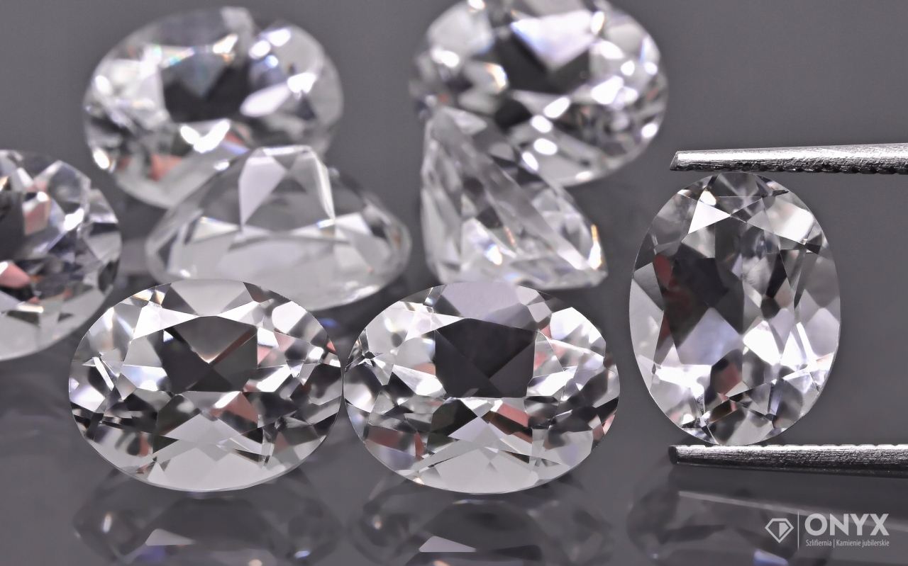 Topaz bílý fazetovaný ovál 10x8 mm