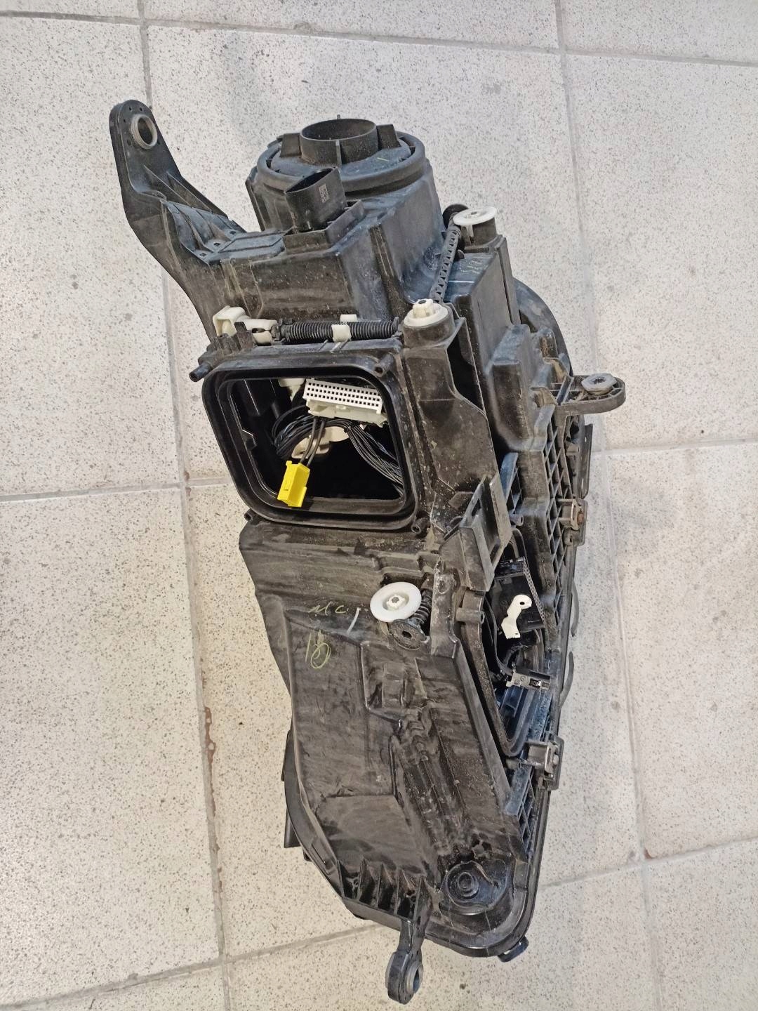 light front right side Mercedes-Benz GLE A1679061700