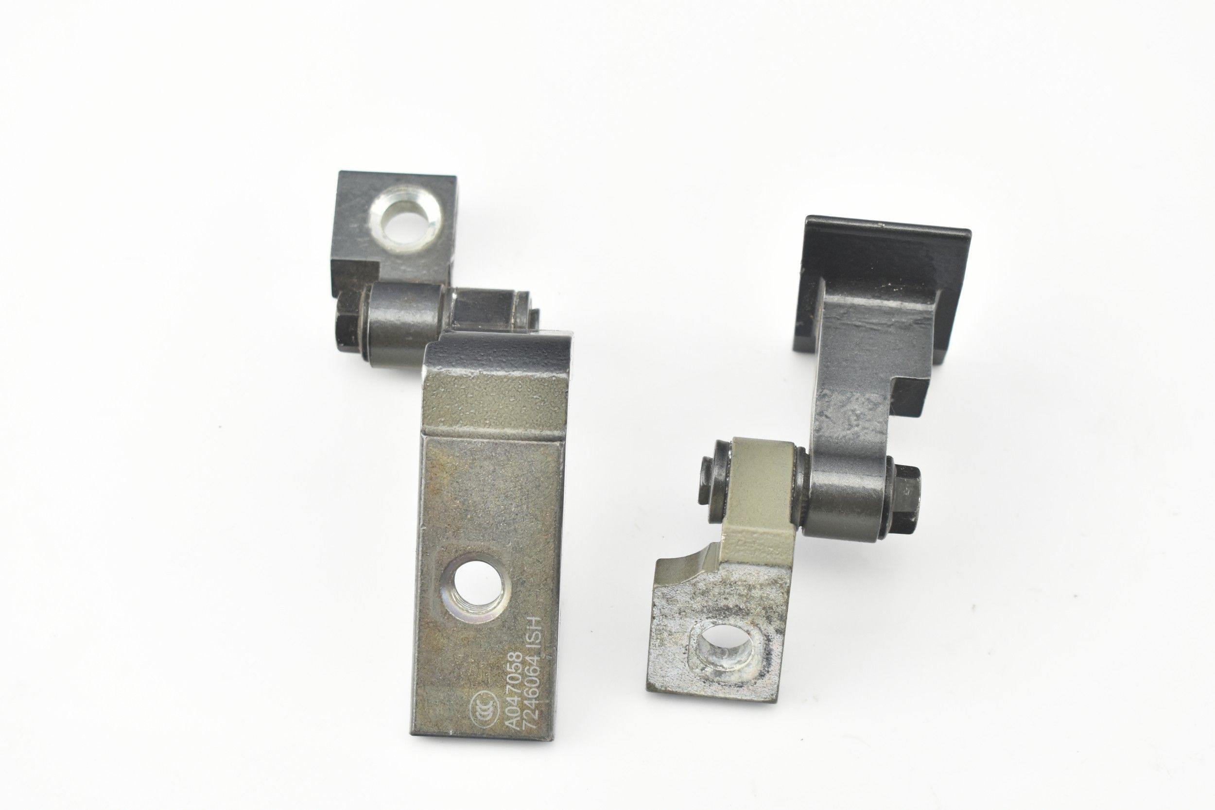 7246062 7246064 - Петли двери правый задний в сборе BMW G20 G21