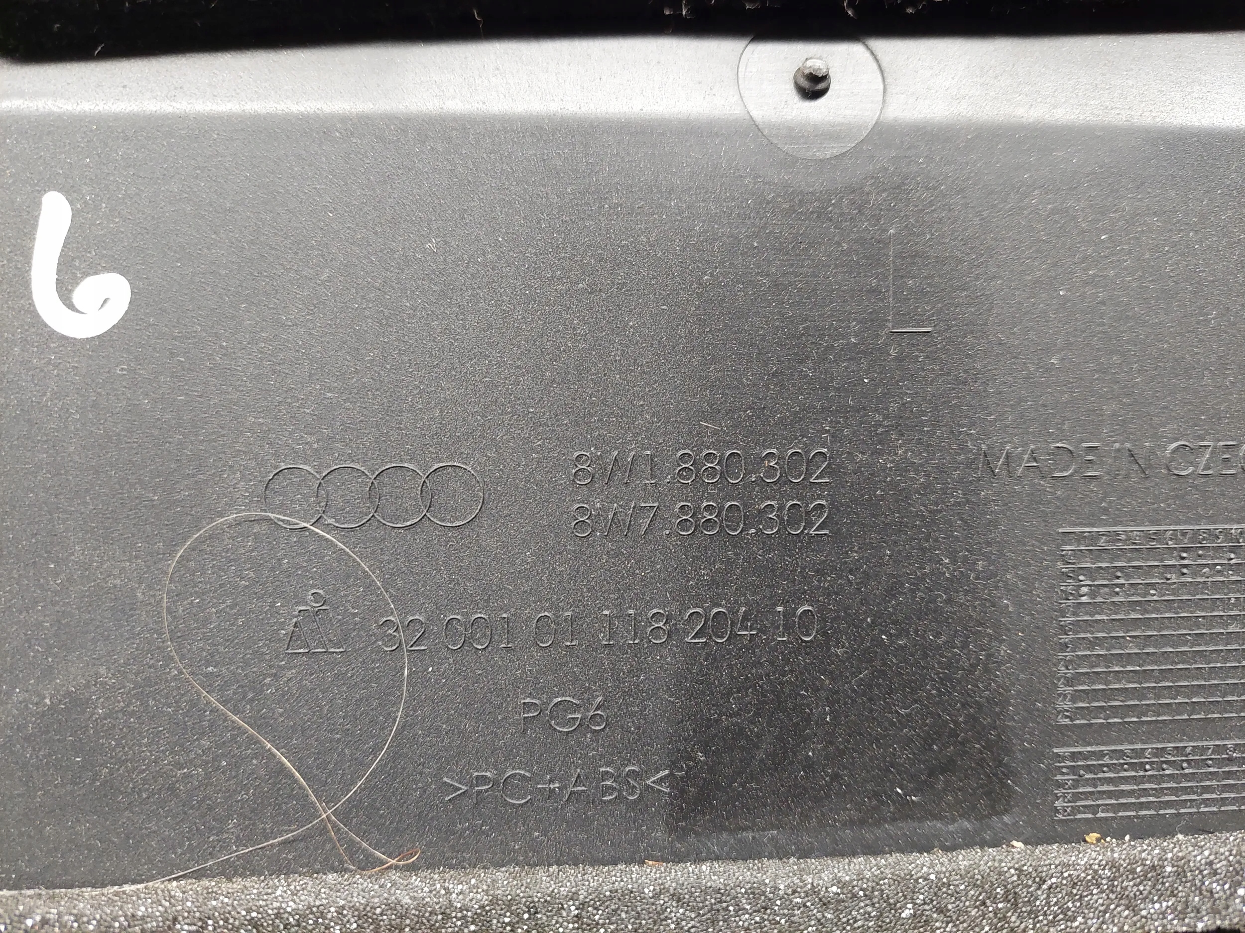 Audi A4 S4 B9 8W1880302 перед правая сторона