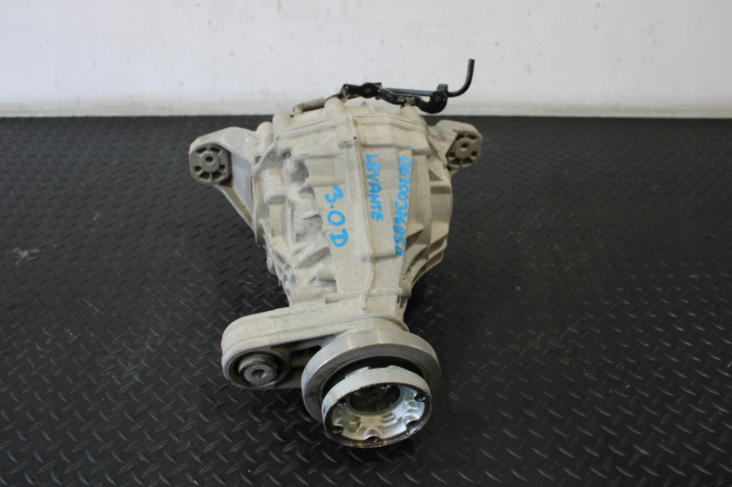 differential diff rear part MASERATI LEVANTE M161 06700376850