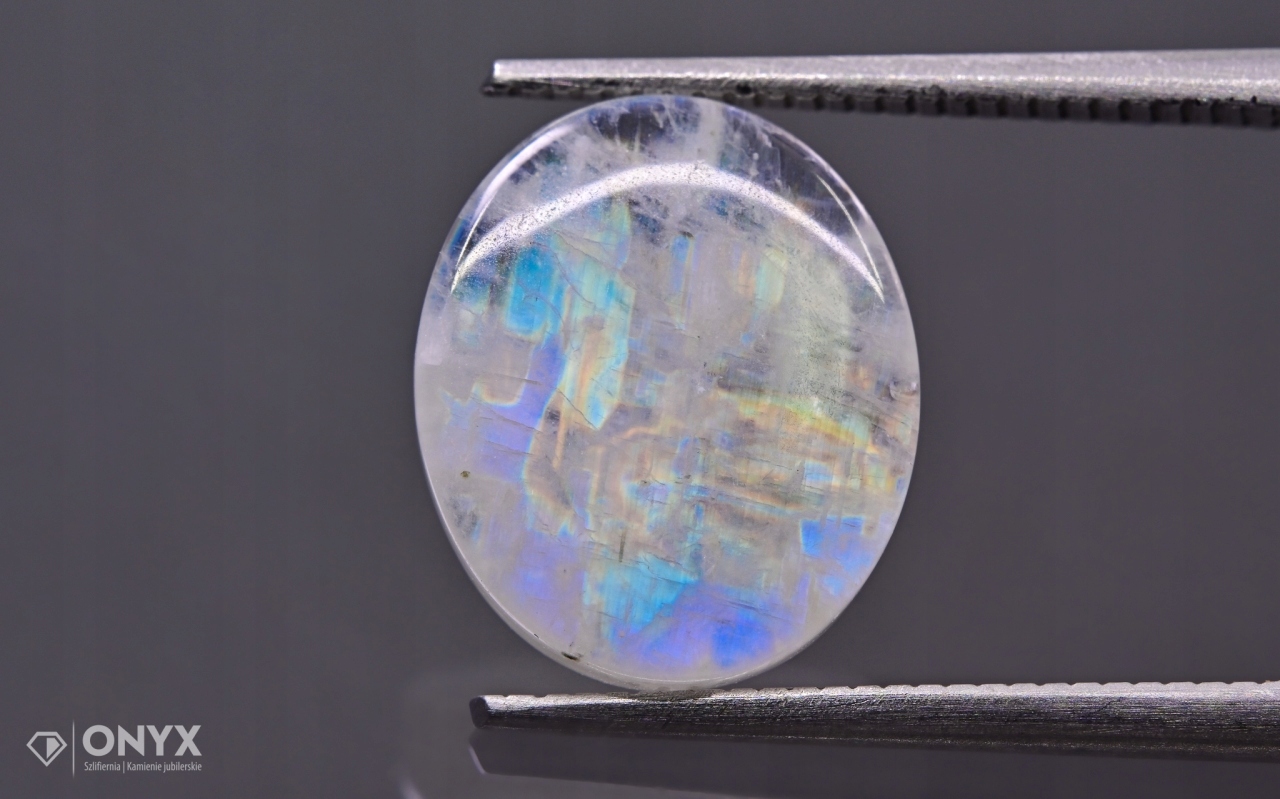 Měsíční kámen mělký ovál 11,5x10 mm