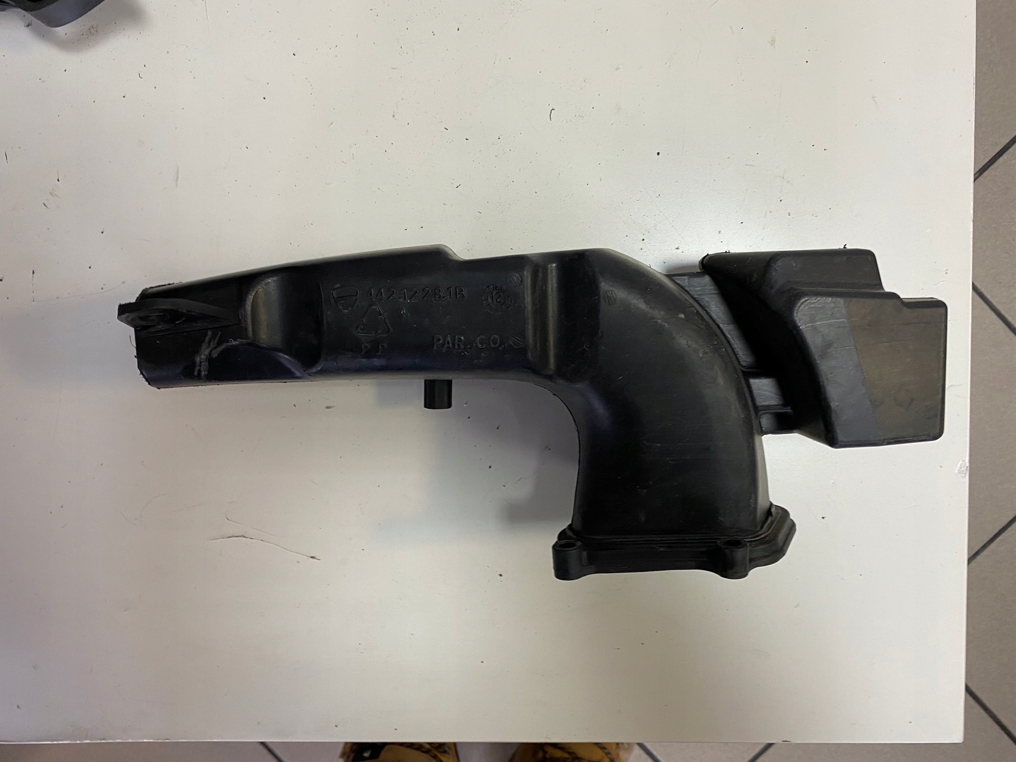 DUCATI DIAVEL WLOT POWIETRZA LEWY PRAWY 44212291B 44212281B Numer katalogowy oryginału 44212291B 44212281B