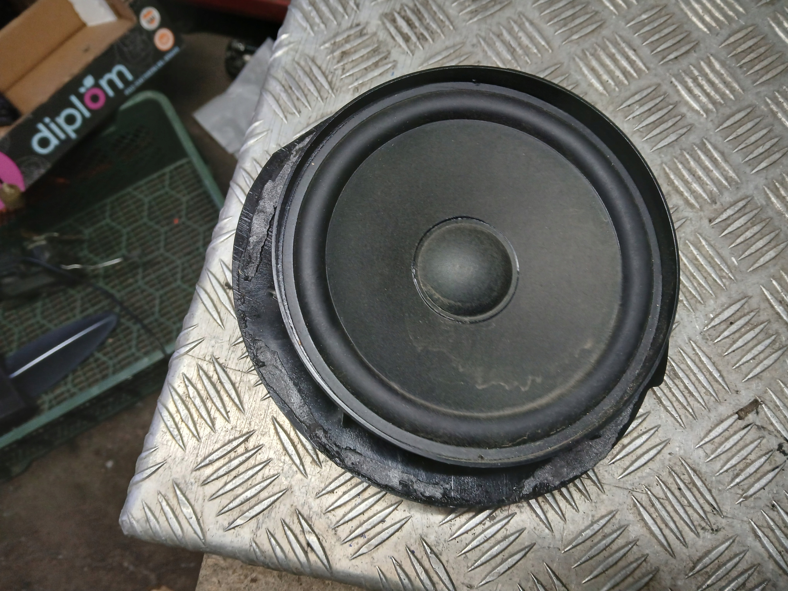 MERCEDES W211 E-KLASA speaker left or right front a2118200802