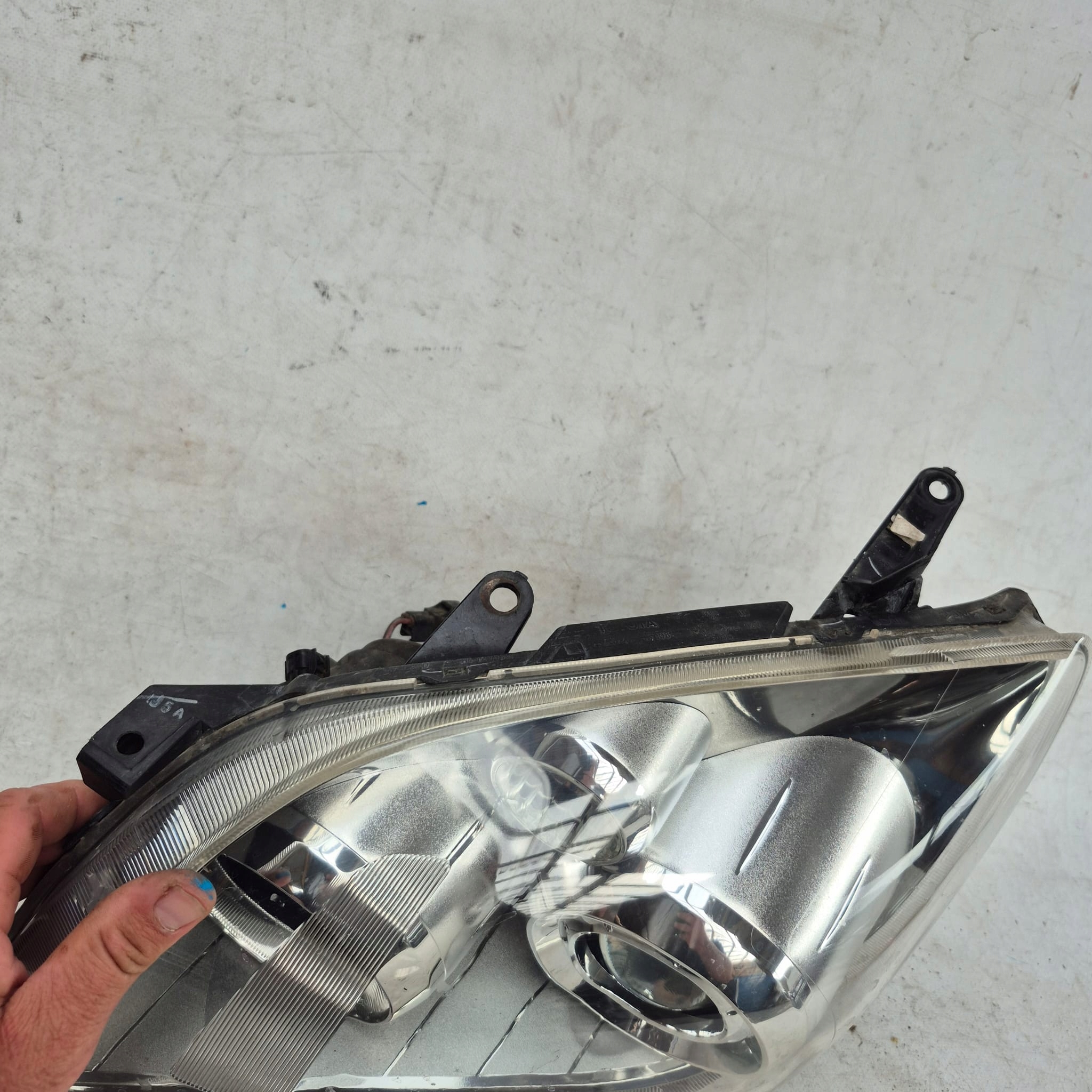 TOYOTA AVENSIS II T25 LIFT 06- light left front front XENON