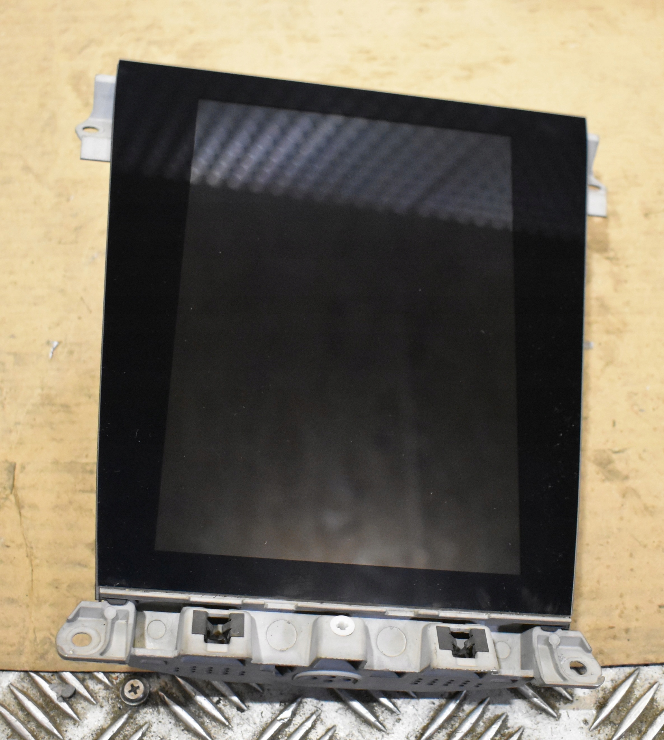 IDEALNY EKRAN display LCD PORSCHE TAYCAN 1