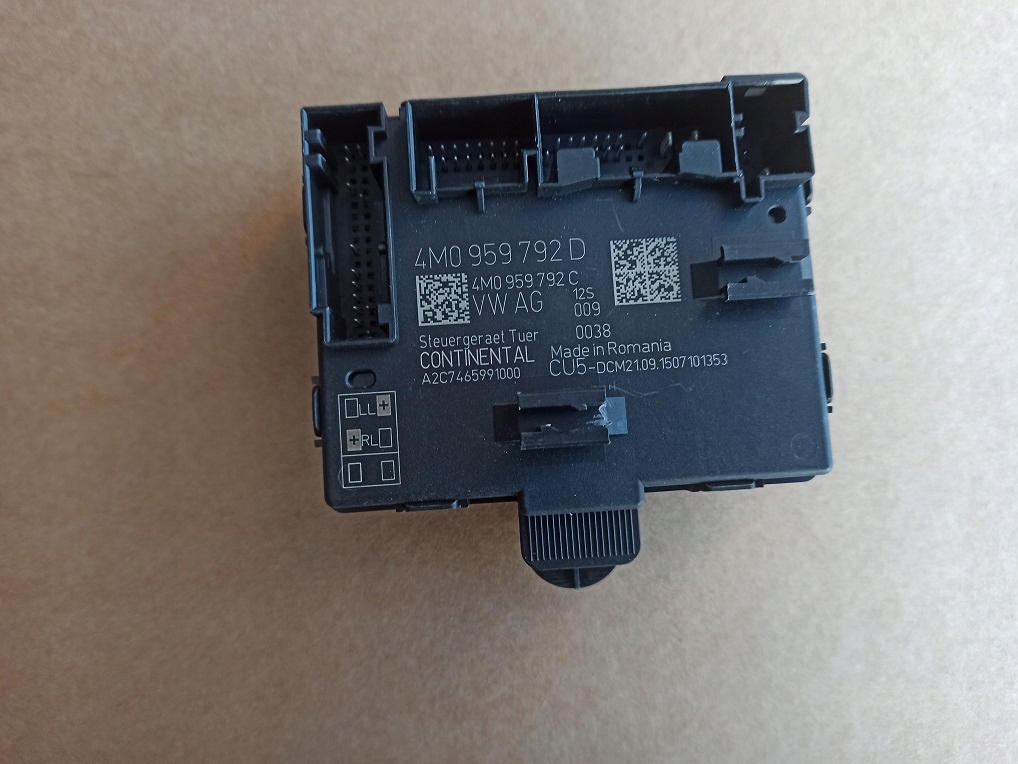 Audi Q7 4m модуль управління передніми дверима 4m0959792d