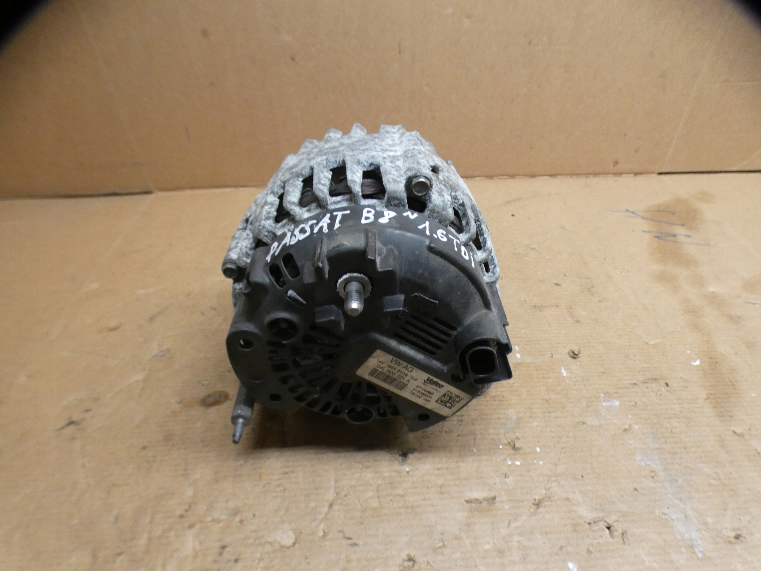 VW PASSAT B8 2.0 TDI ALTERNATOR 04L903021A
