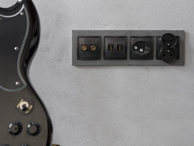 Gniazdo pojedyncze IP44 + uszczelka brąz Simon54 Typ gniazda Gniazdo