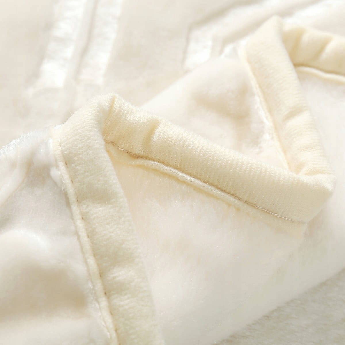 Koc Tłoczony 160x200 Akrylowy VITO krem Szerokość produktu 160 cm