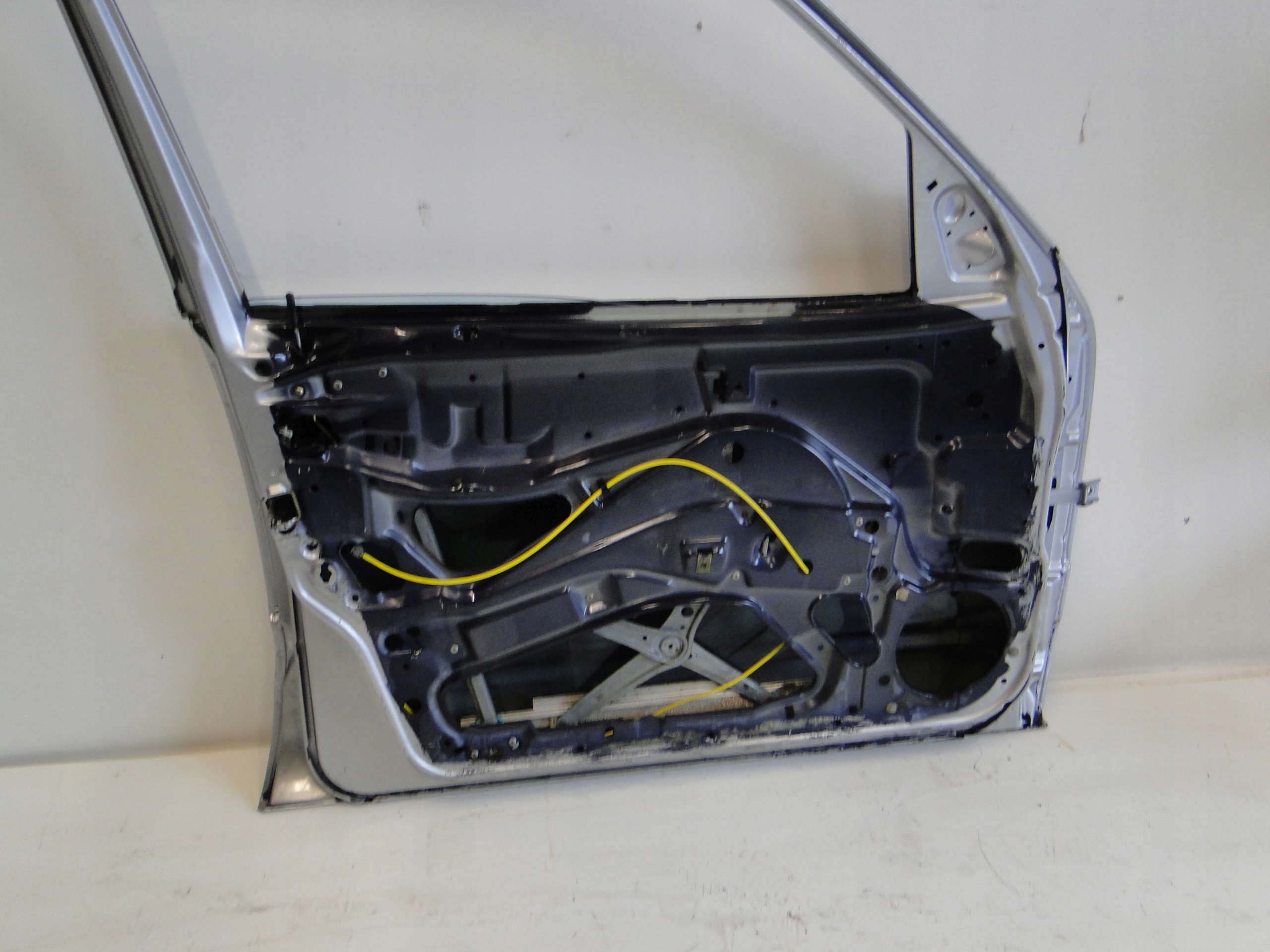 MERCEDES E KLASA 210 W210 DRZWI PRZEDNIE LEWE Producent części Mercedes-Benz OE