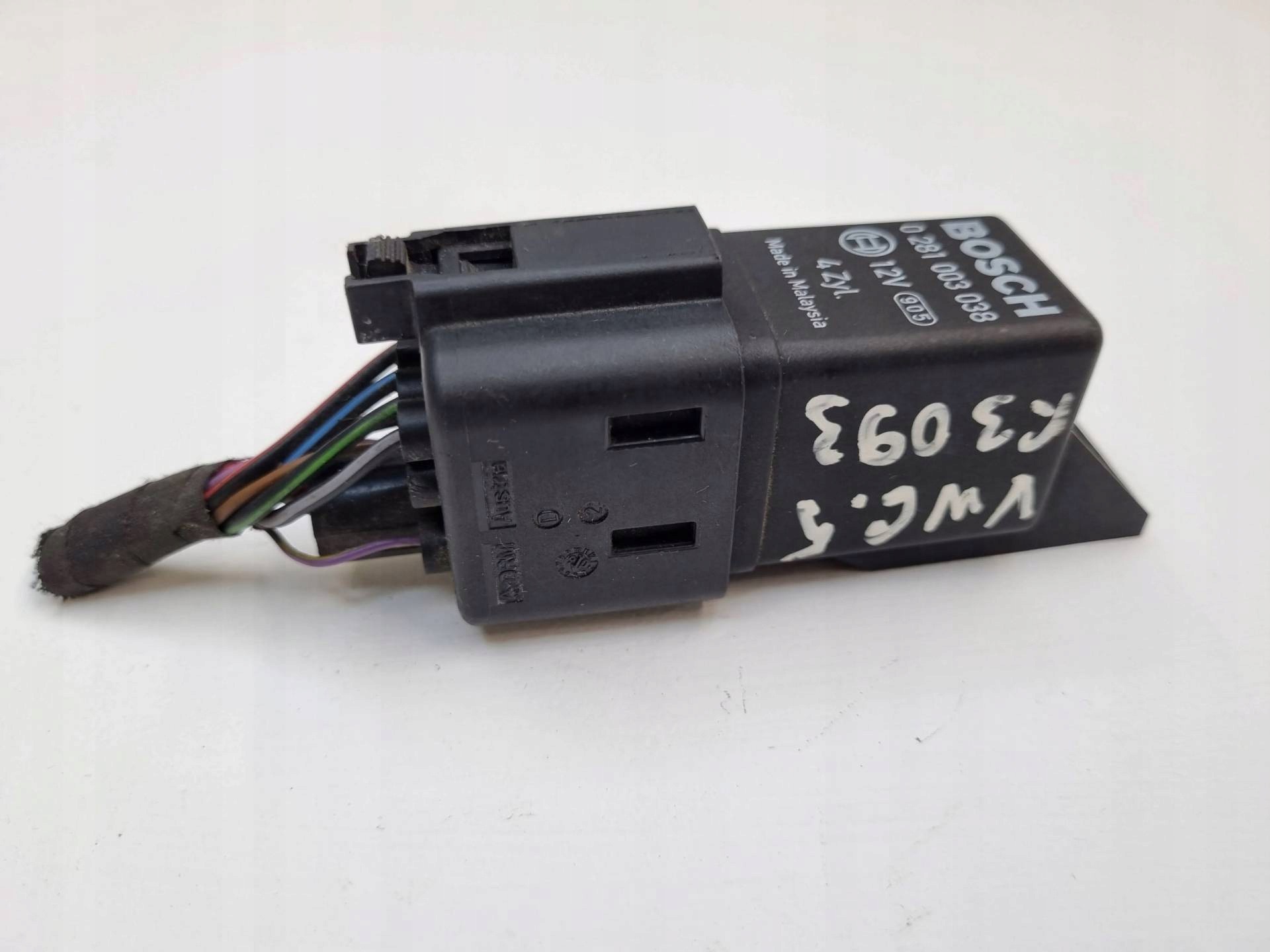 relay plugs zarowych Volkswagen Golf 5 2006 038907281D