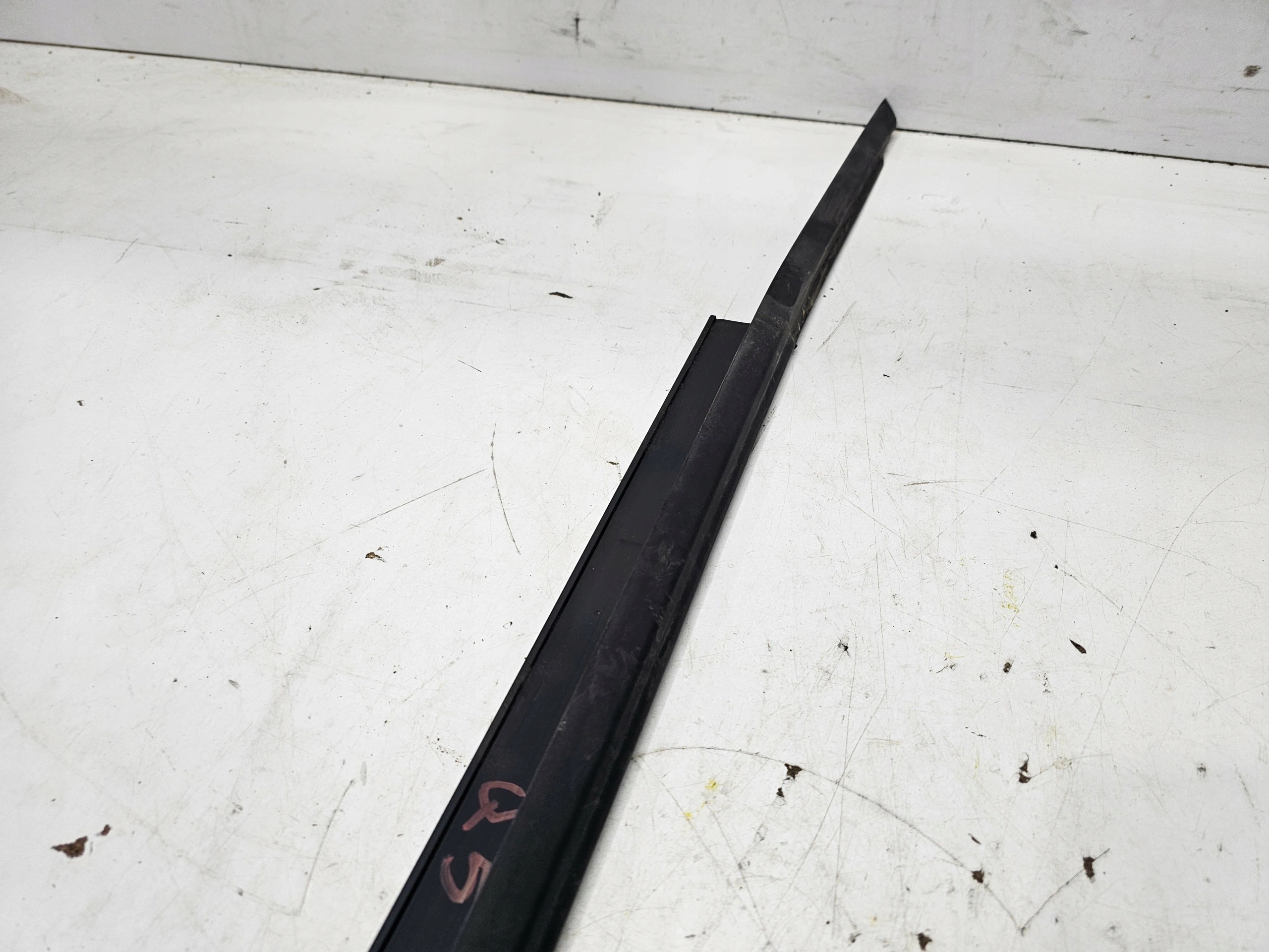 moulding door left front MAT AUDI Q5 8R 8R0837477D