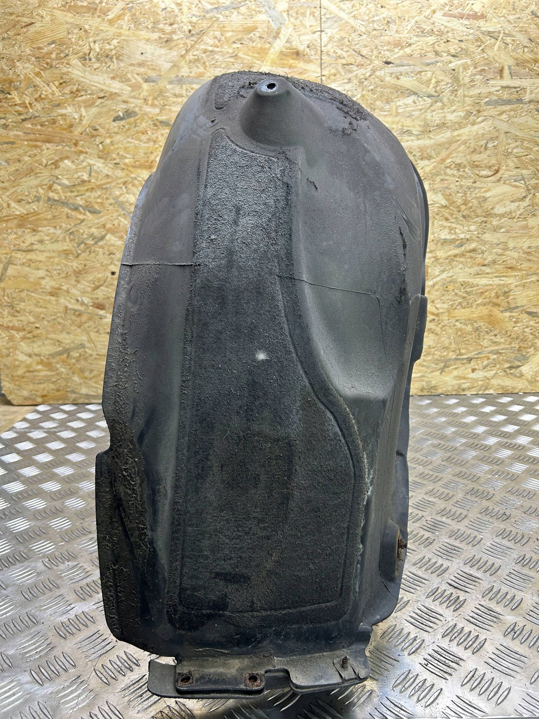 mudguard rear. right cover BMW 5 E60 2005 7896624