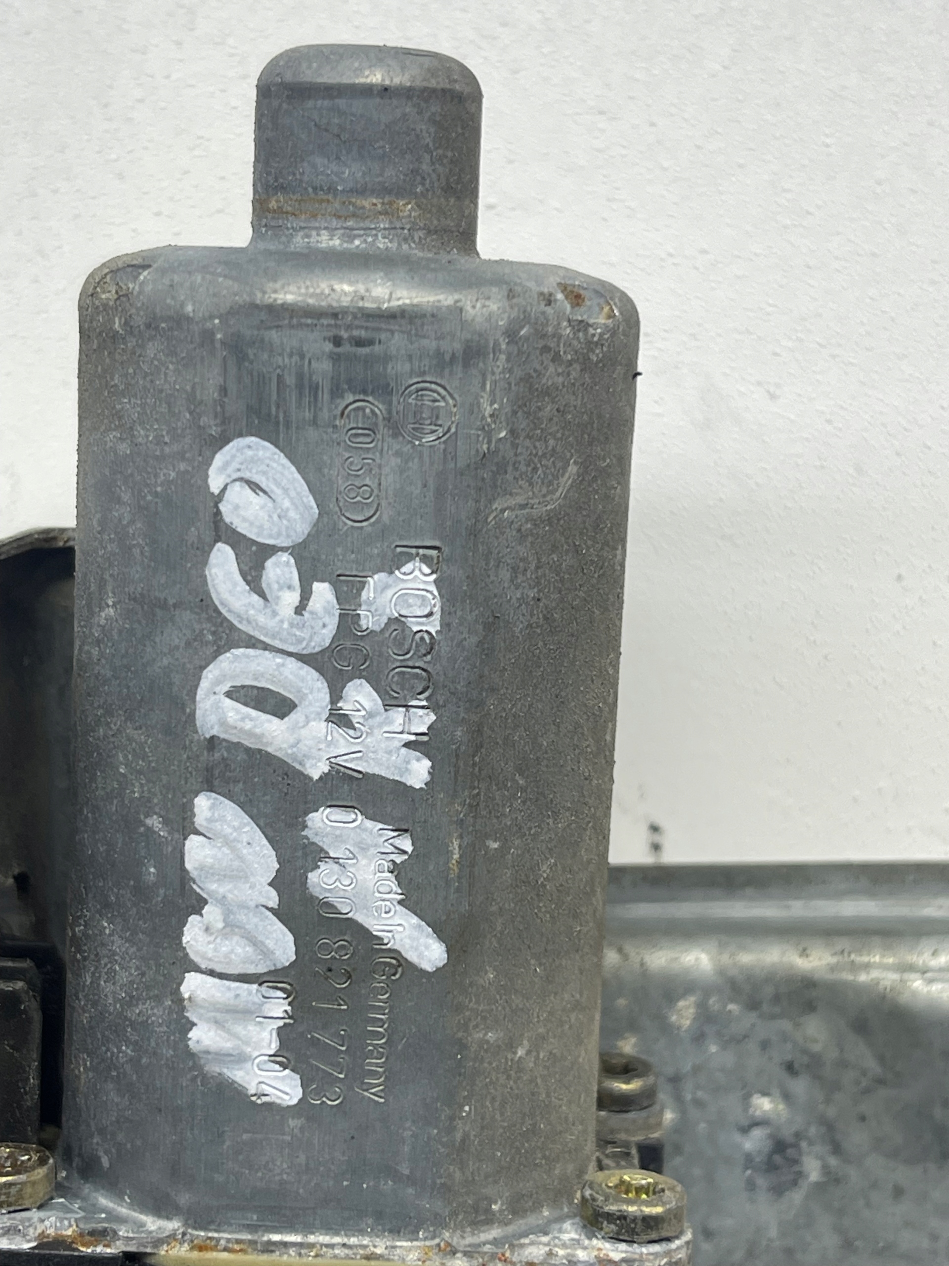 Lève vitres Vitre pin Ford OE 0130821773