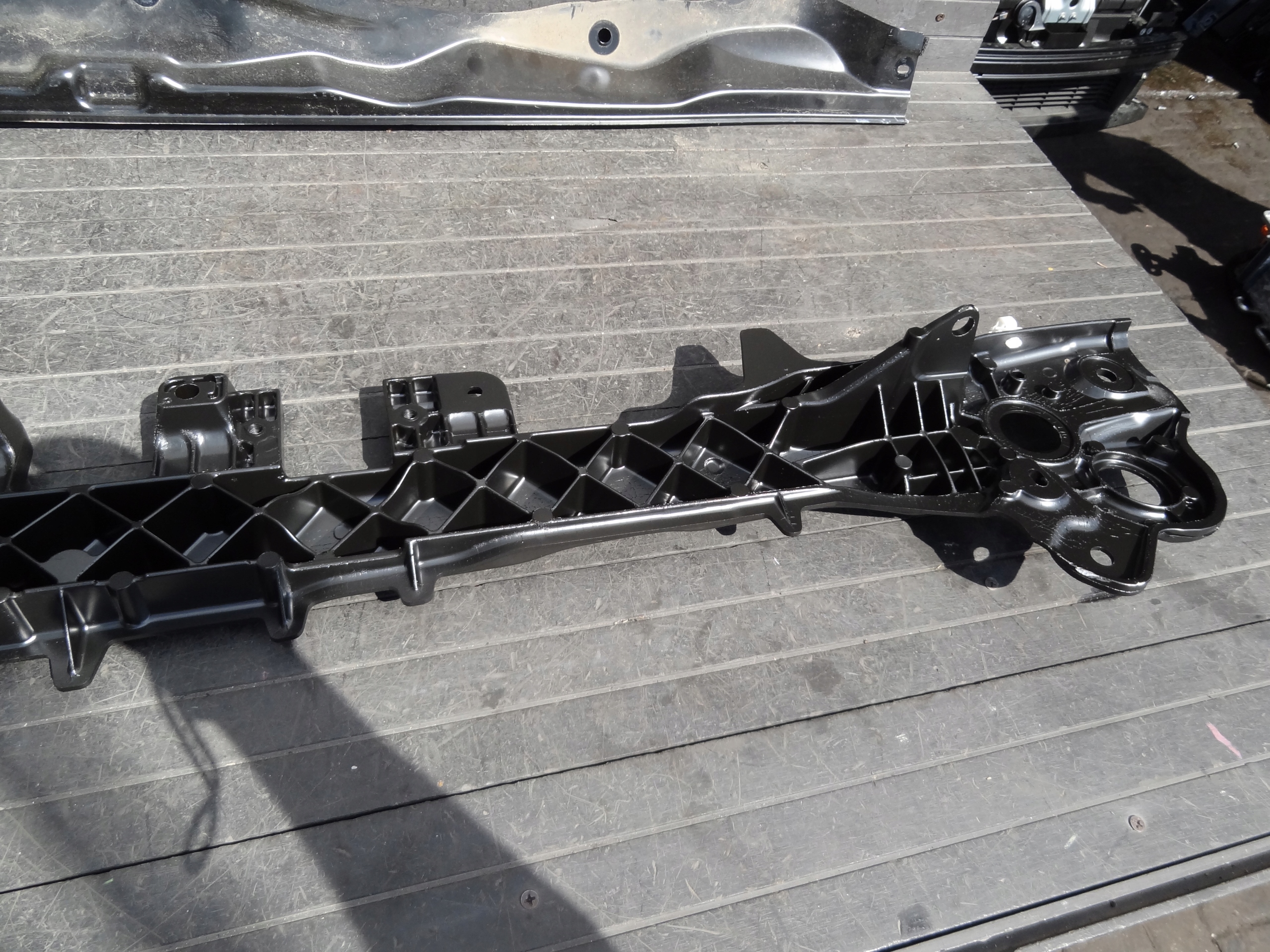 RENAULT MEGANE V 2023 E-TECH PODSZYBIE DOLNE ROZPORKA BELKA ORYGINAL Stan opakowania zastępcze