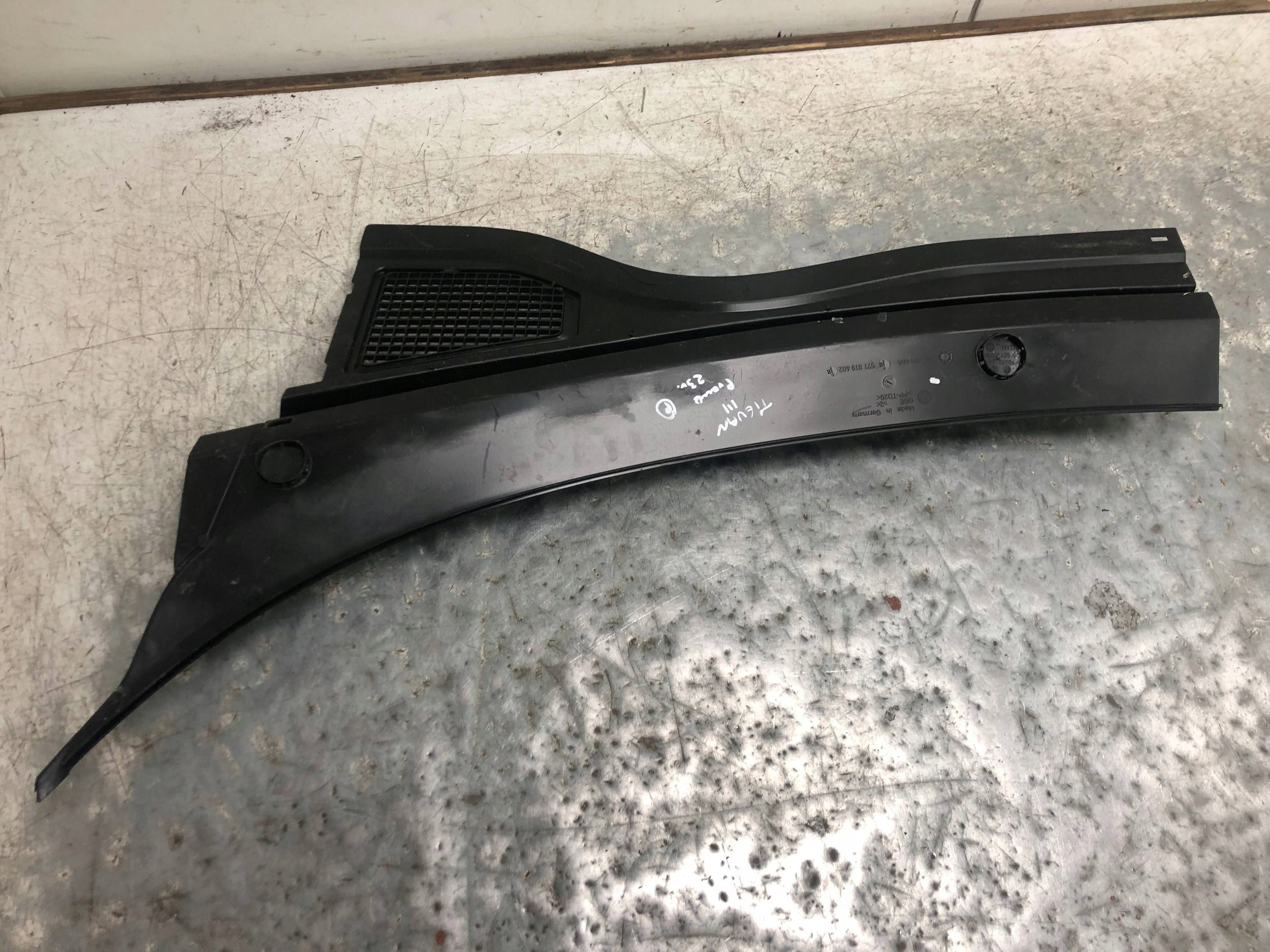 torpedo right VW TIGUAN III 571819402B