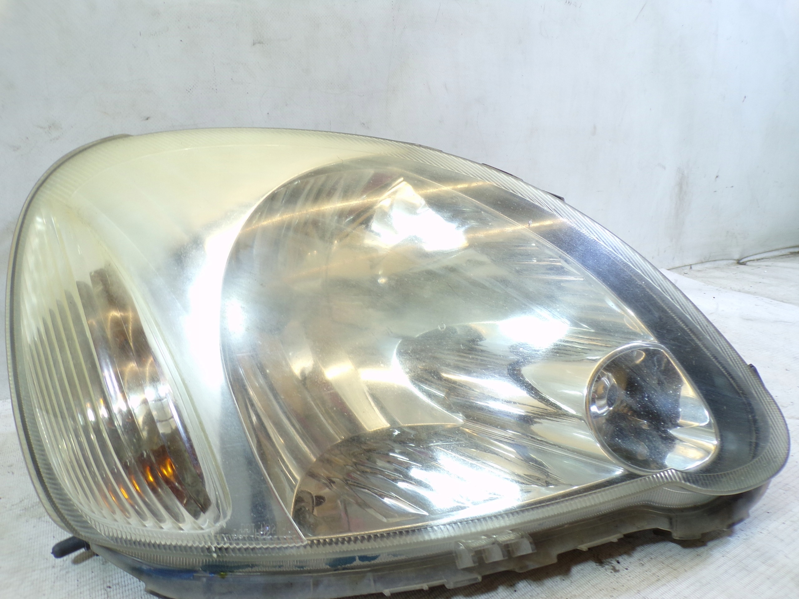 light front front right TOYOTA YARIS 1 and LIFT (1)