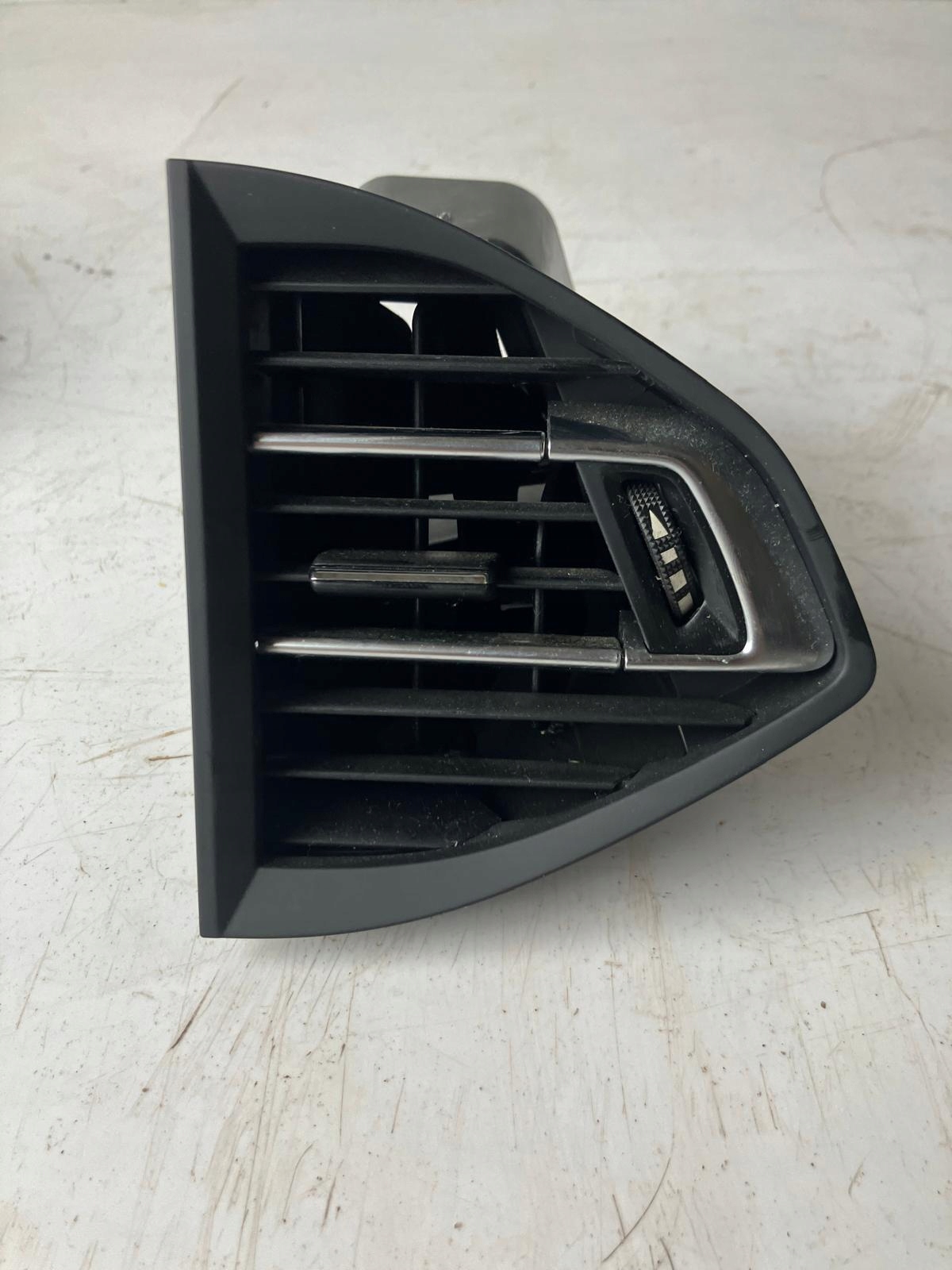 grid air conditioning devices right central PEUGEOT 308 T9 96782700