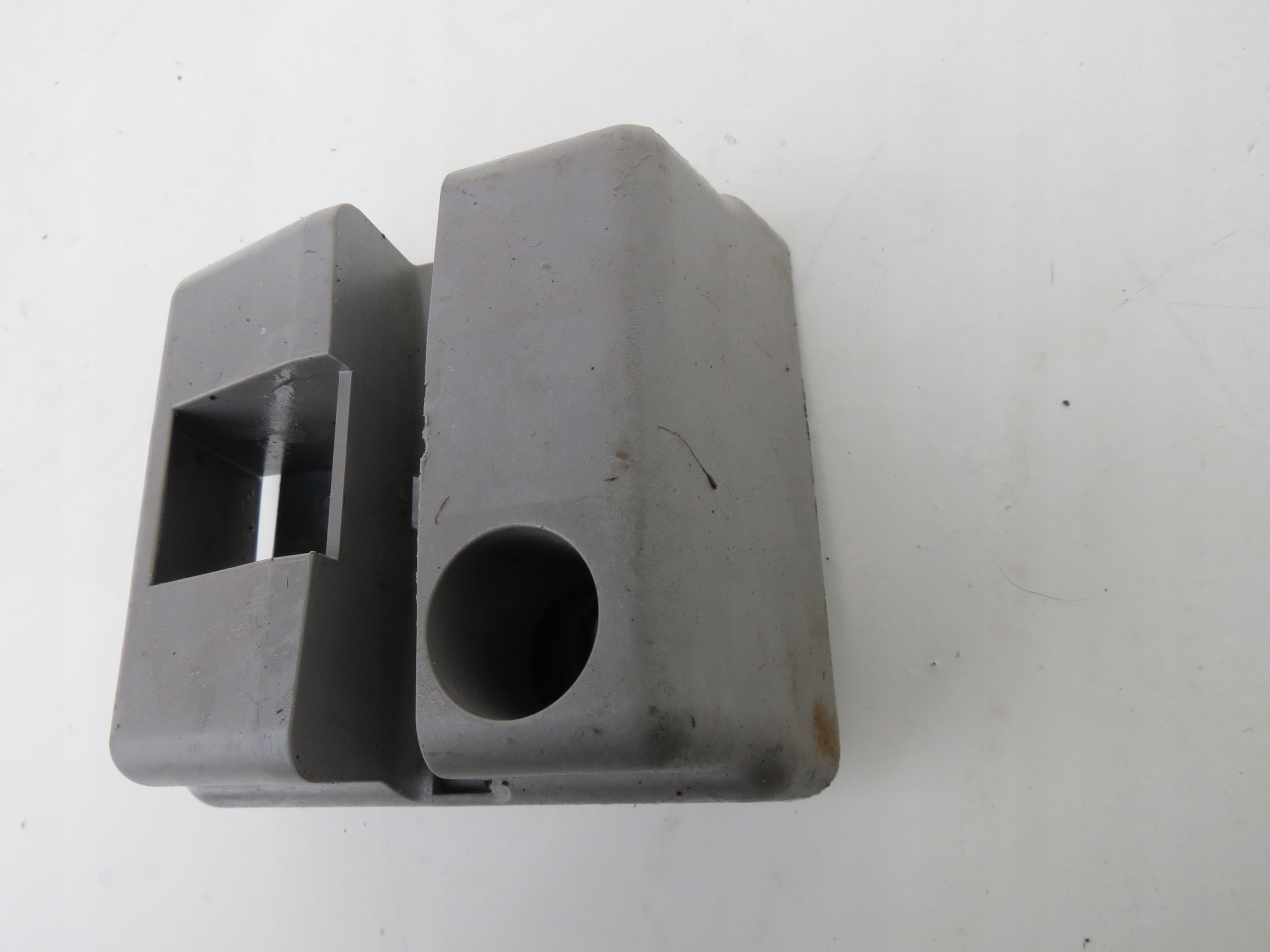 Halter SCHODOW SCANIA 124 420R 1538032