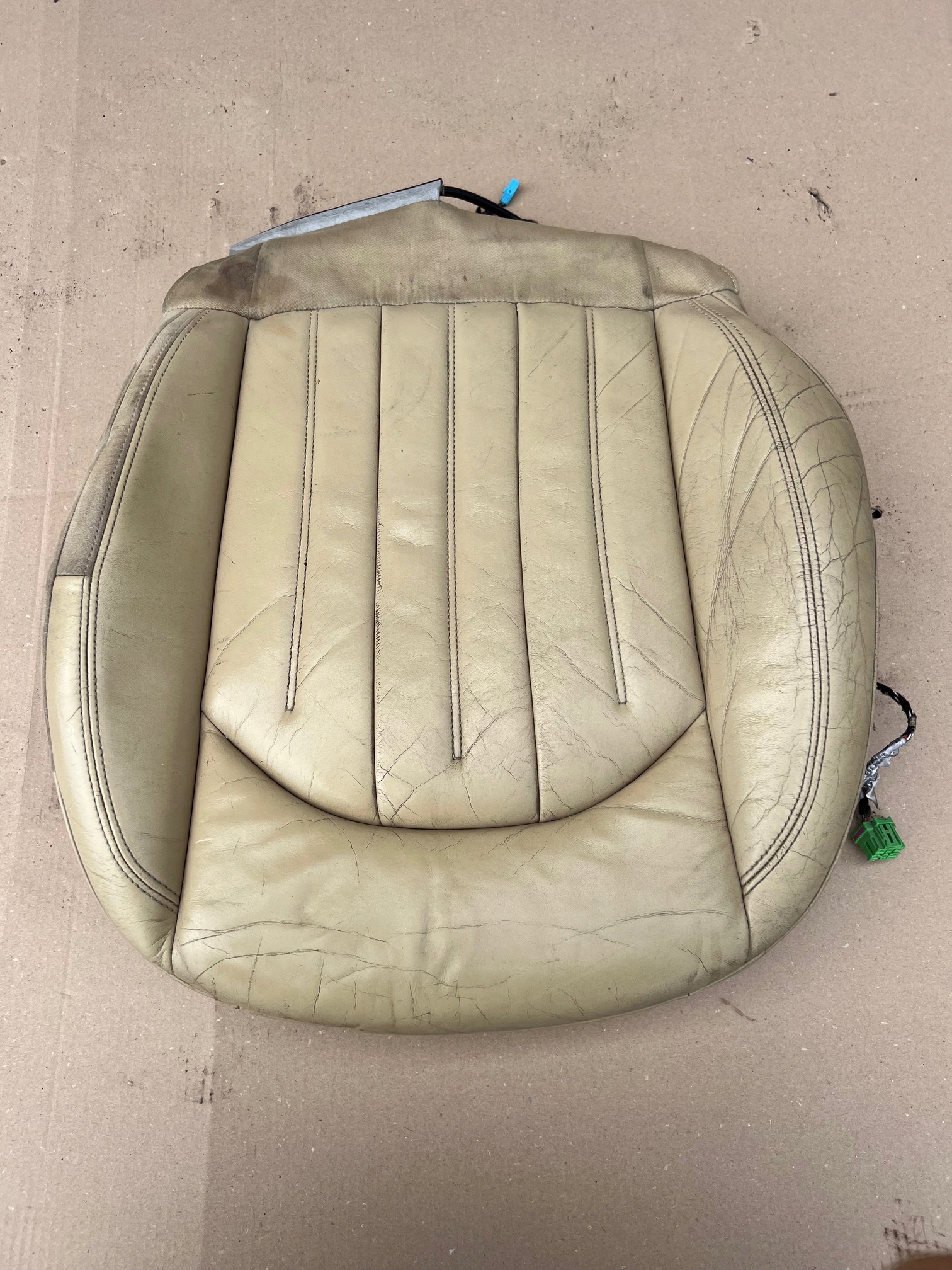 AUDI A8 D4 side SIEDZISKA seat left front leather