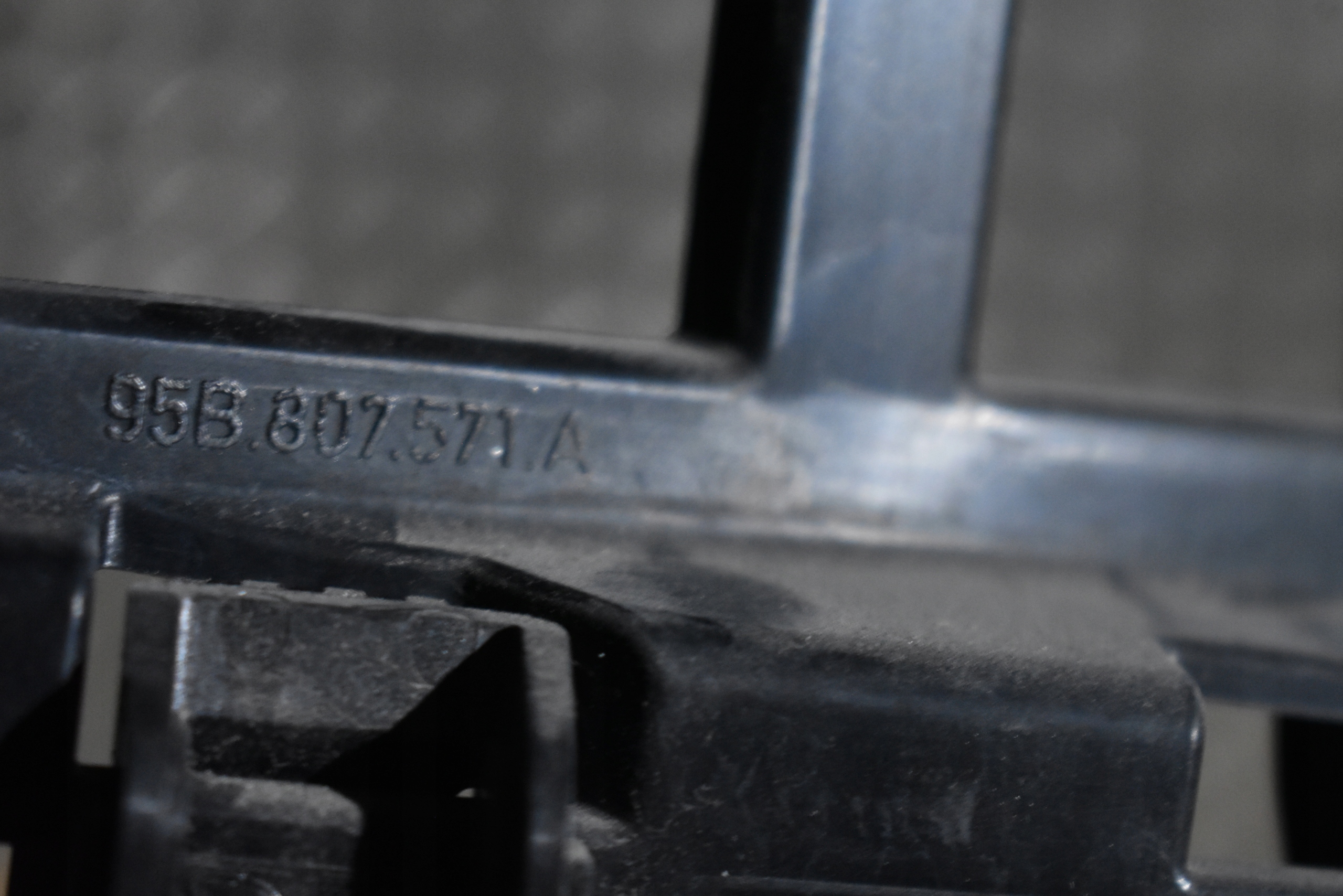 IDEALNY bumper bracket rear left PORSCHE MACAN 1