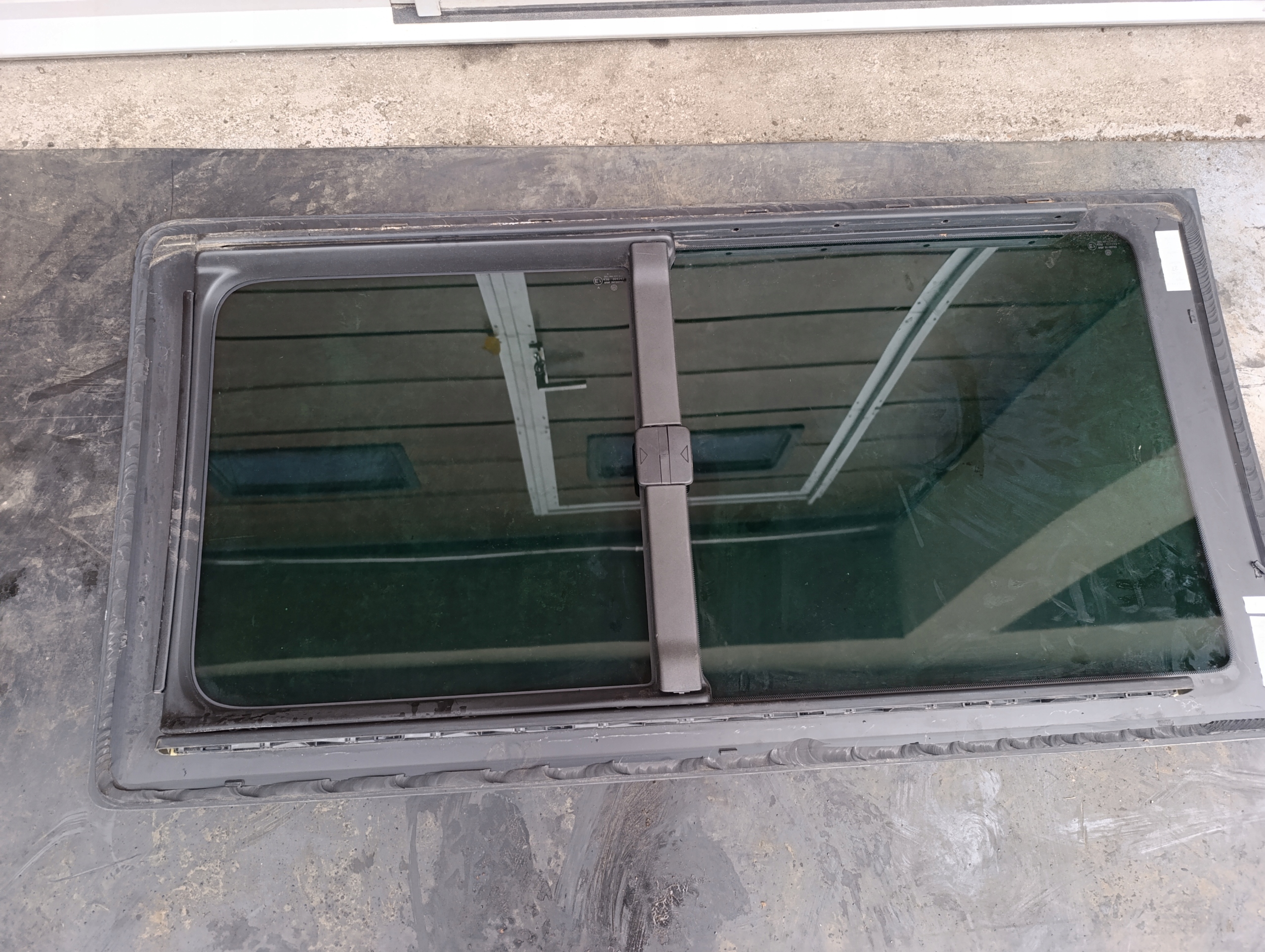 VW T5 window PRZESUWNA DRUGI RZAD left AS3 SPRAWNA