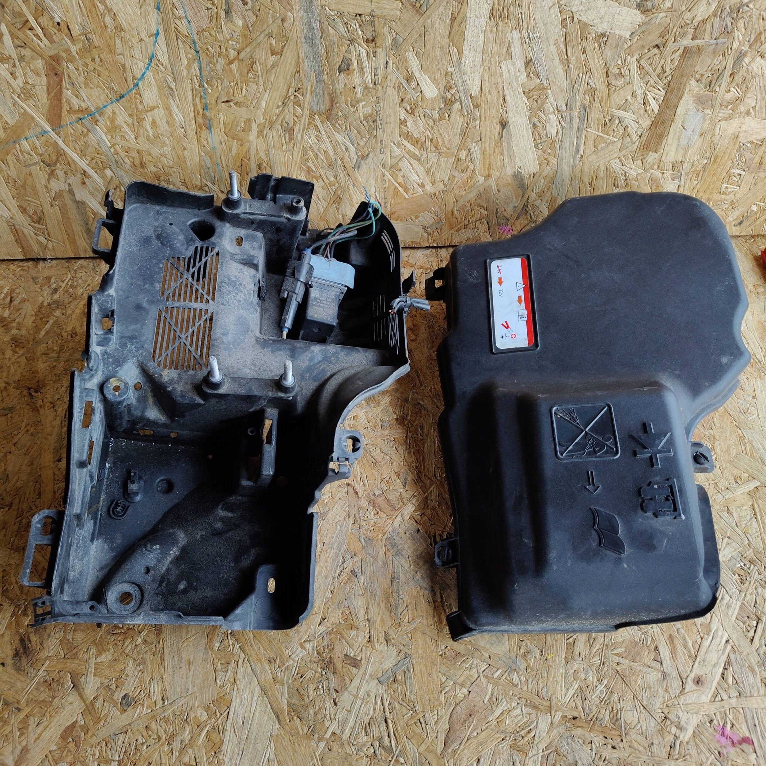 Abdeckung der Sicherungen Peugeot 508 9687677280