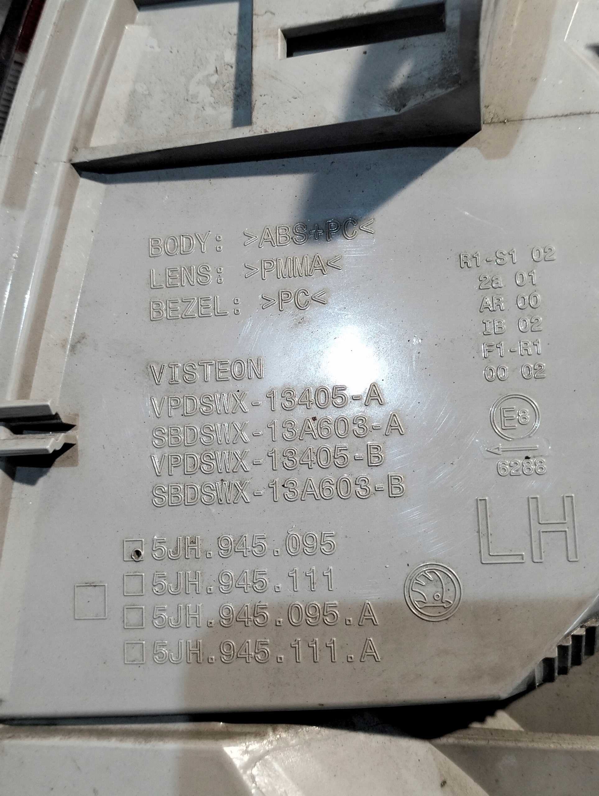 light rear left SKODA RAPID 2015r OE 5JH945095
