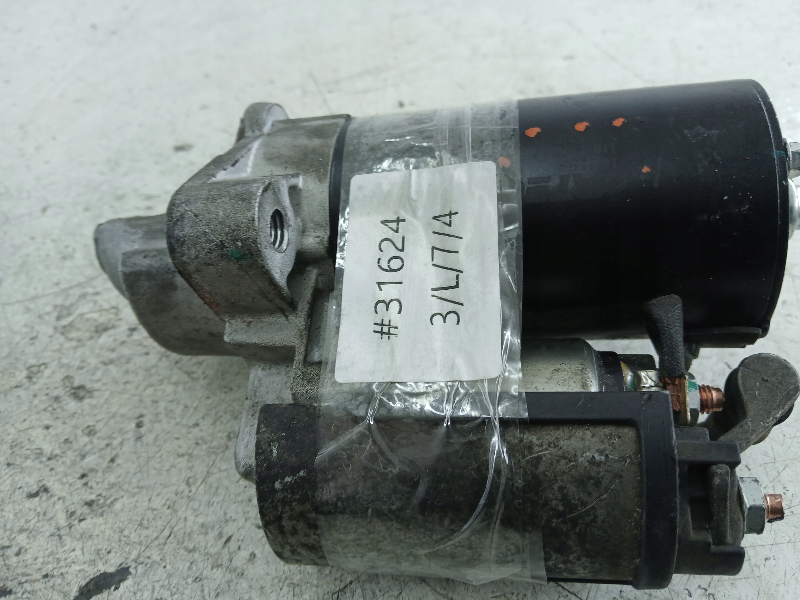 AUDI A4 B6 2.4 starter 10682564