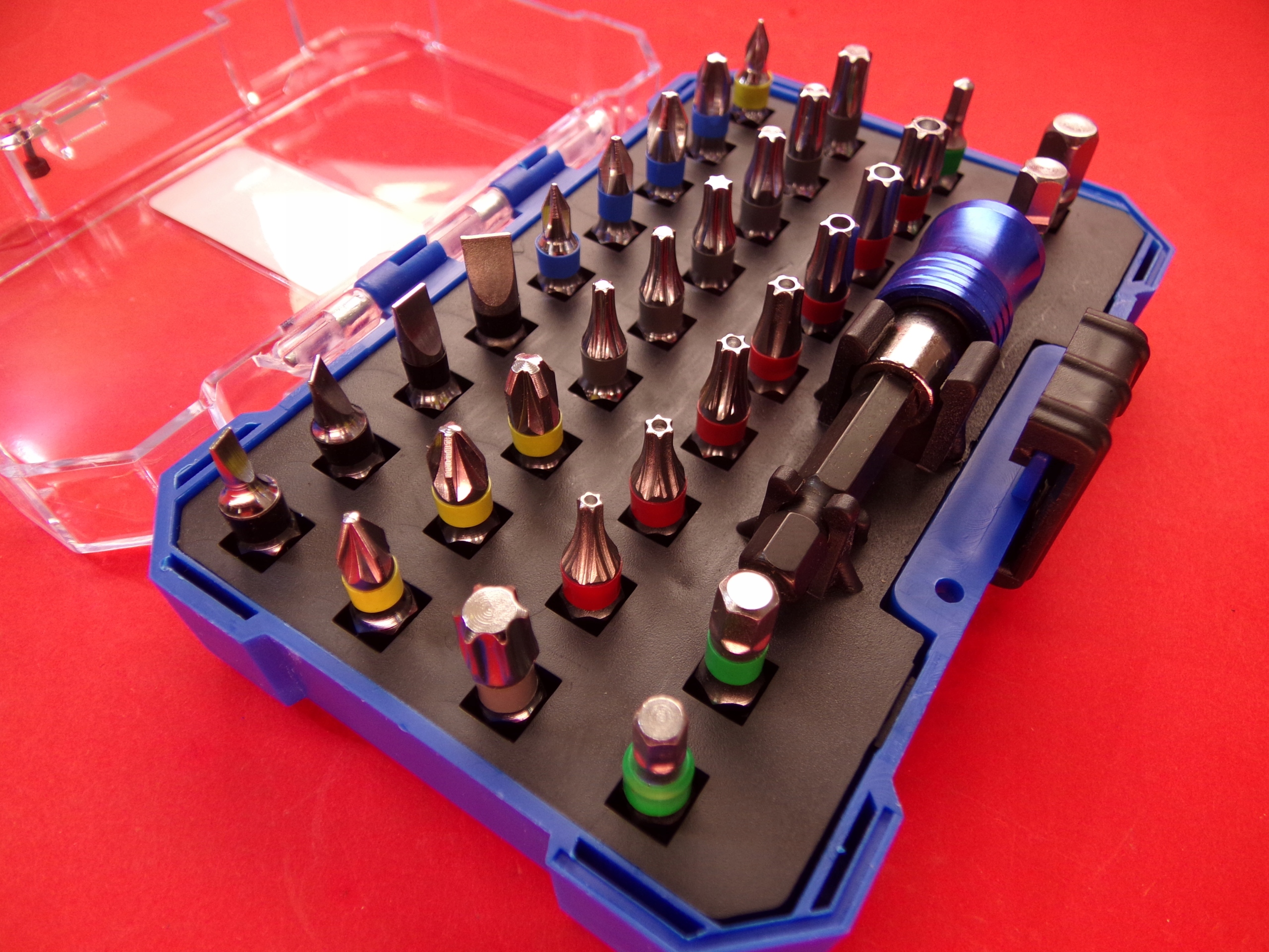 ZESTAW BITÓW KOŃCÓWEK Z UCHWYT MAGNETYCZNYM 32 EL Seria brak